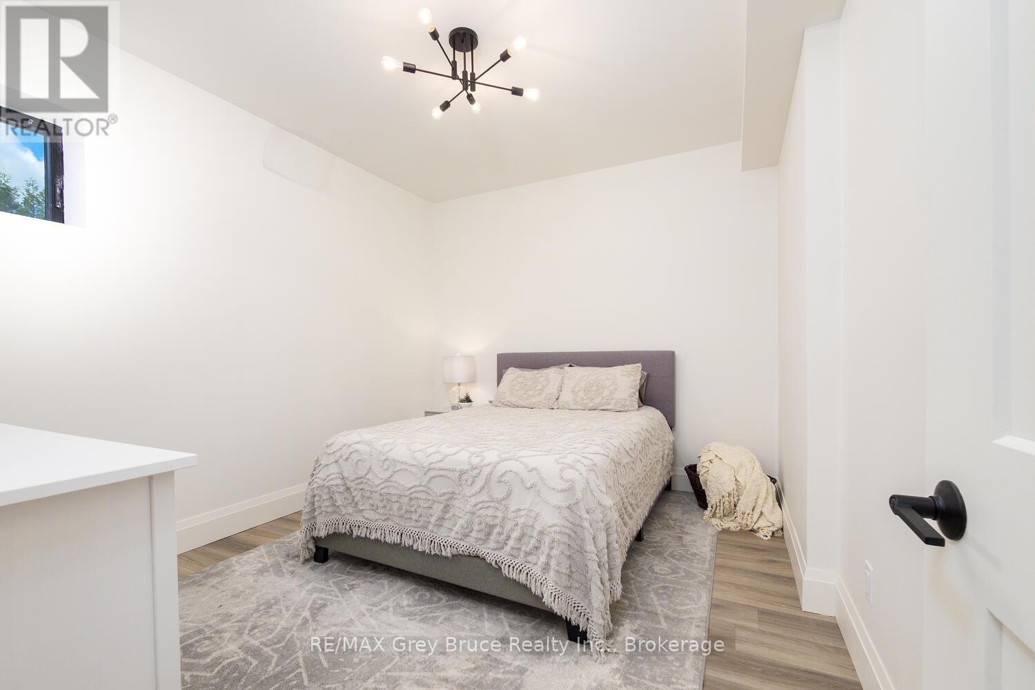 117 Almur Drive, Georgian Bluffs, ON - Indoor Photo Showing Bedroom