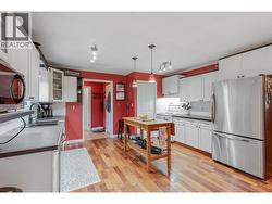 KITCHEN - Fabulous cabinets and appliances! -