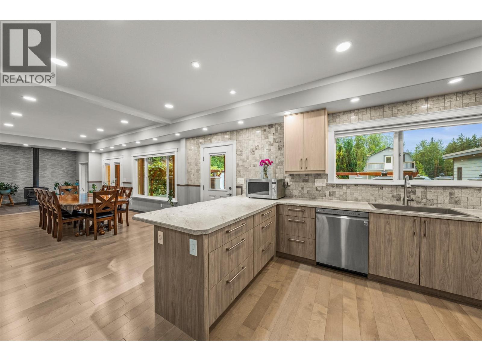 5936 Highway 6, Coldstream, BC - Indoor Photo Showing Kitchen With Upgraded Kitchen