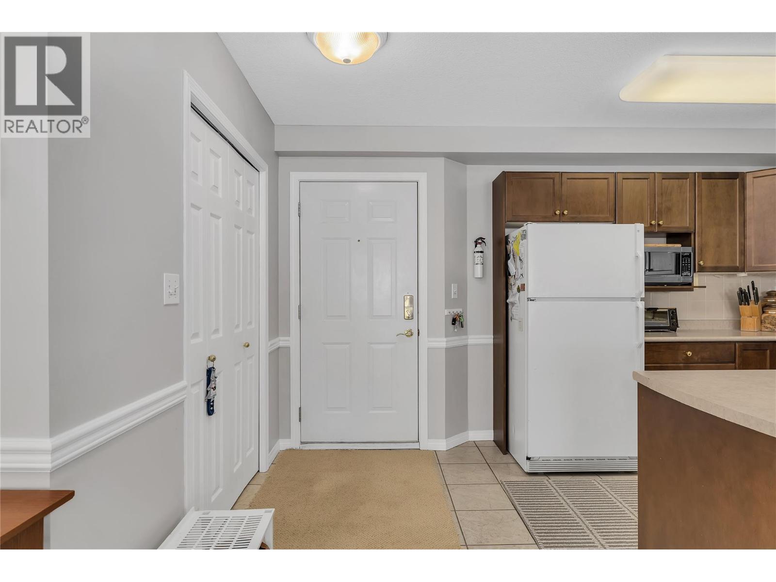 215 Kettleview Road Unit# 402, Big White, BC - Indoor Photo Showing Kitchen