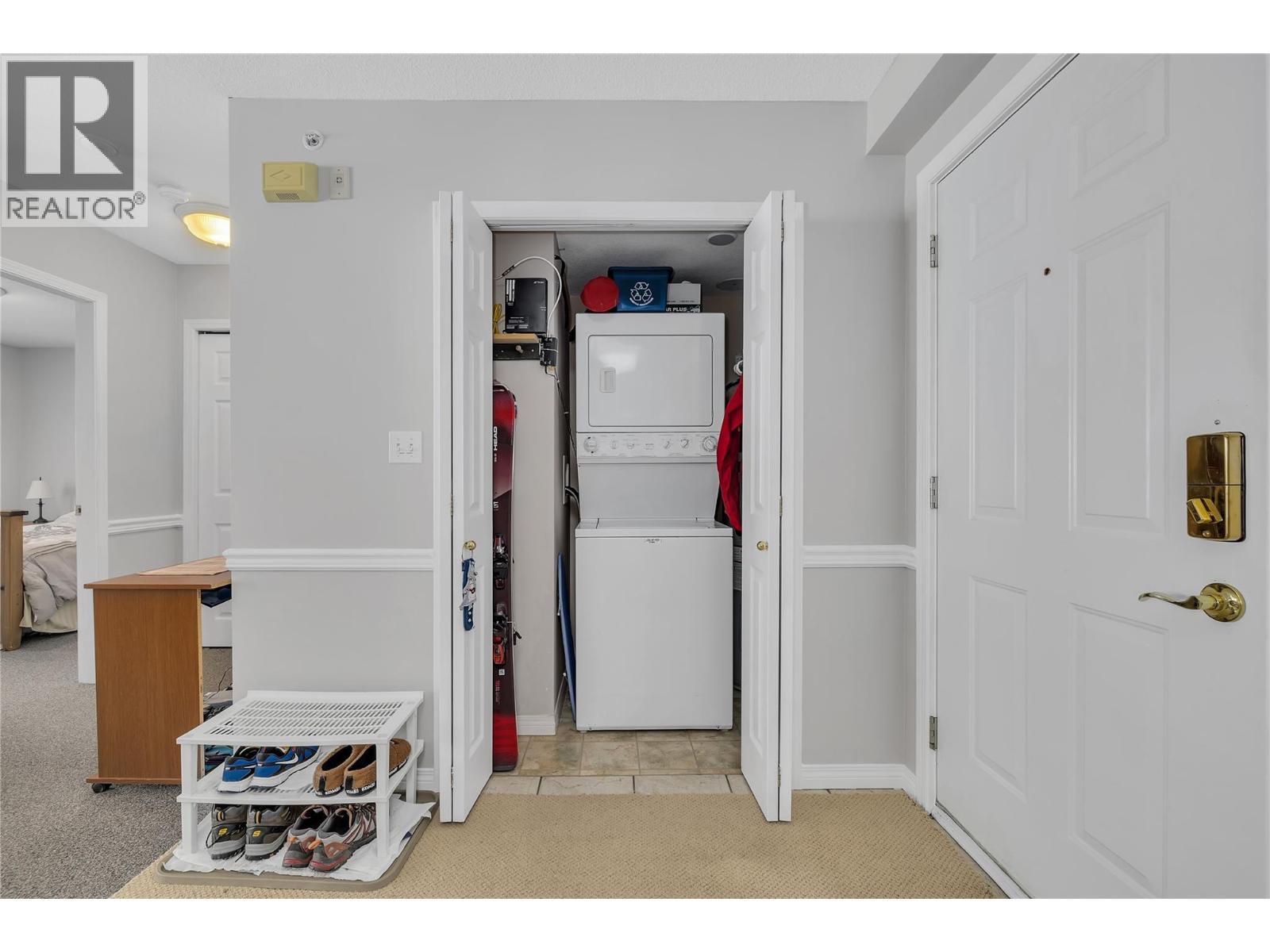 215 Kettleview Road Unit# 402, Big White, BC - Indoor Photo Showing Laundry Room