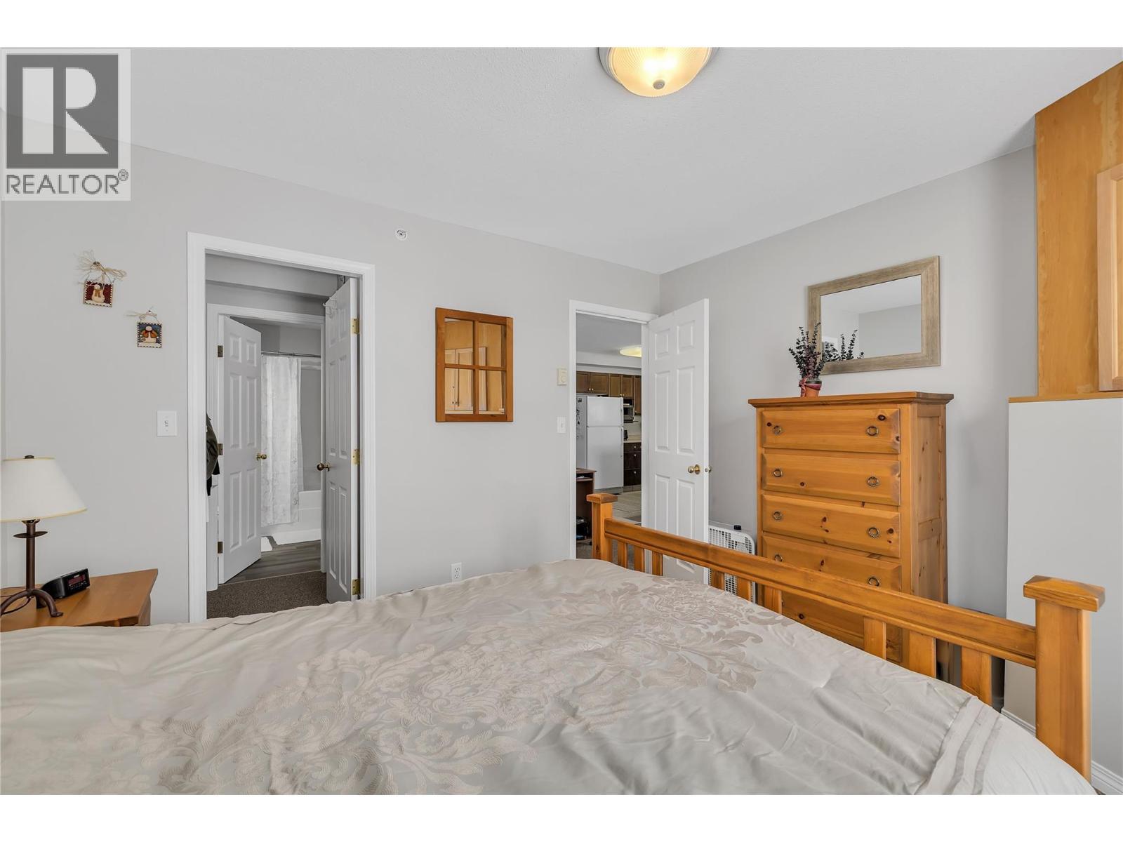 215 Kettleview Road Unit# 402, Big White, BC - Indoor Photo Showing Bedroom