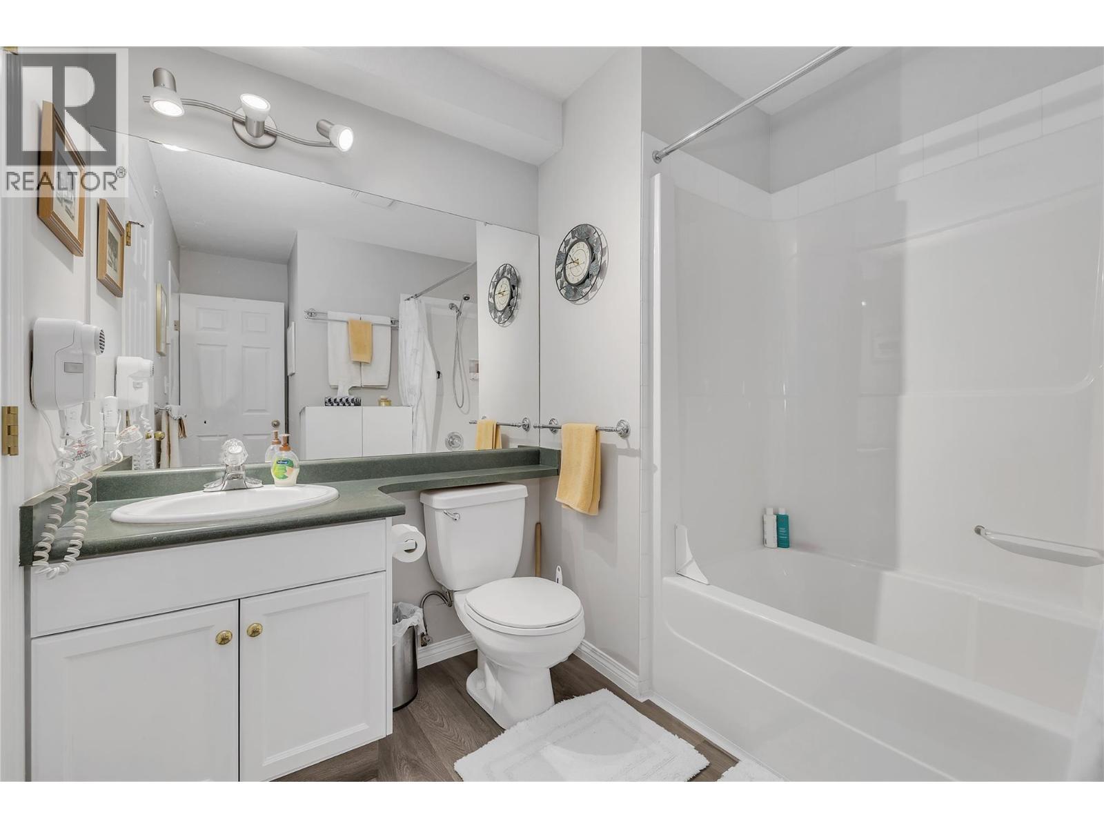 215 Kettleview Road Unit# 402, Big White, BC - Indoor Photo Showing Bathroom