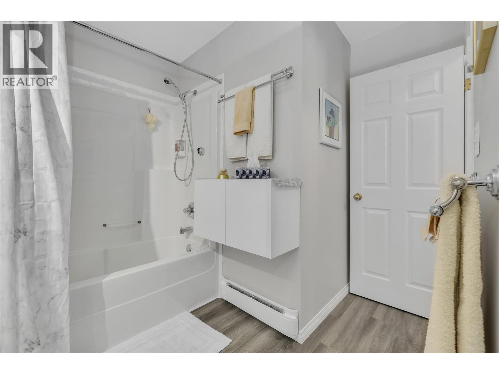 215 Kettleview Road Unit# 402, Big White, BC - Indoor Photo Showing Bathroom