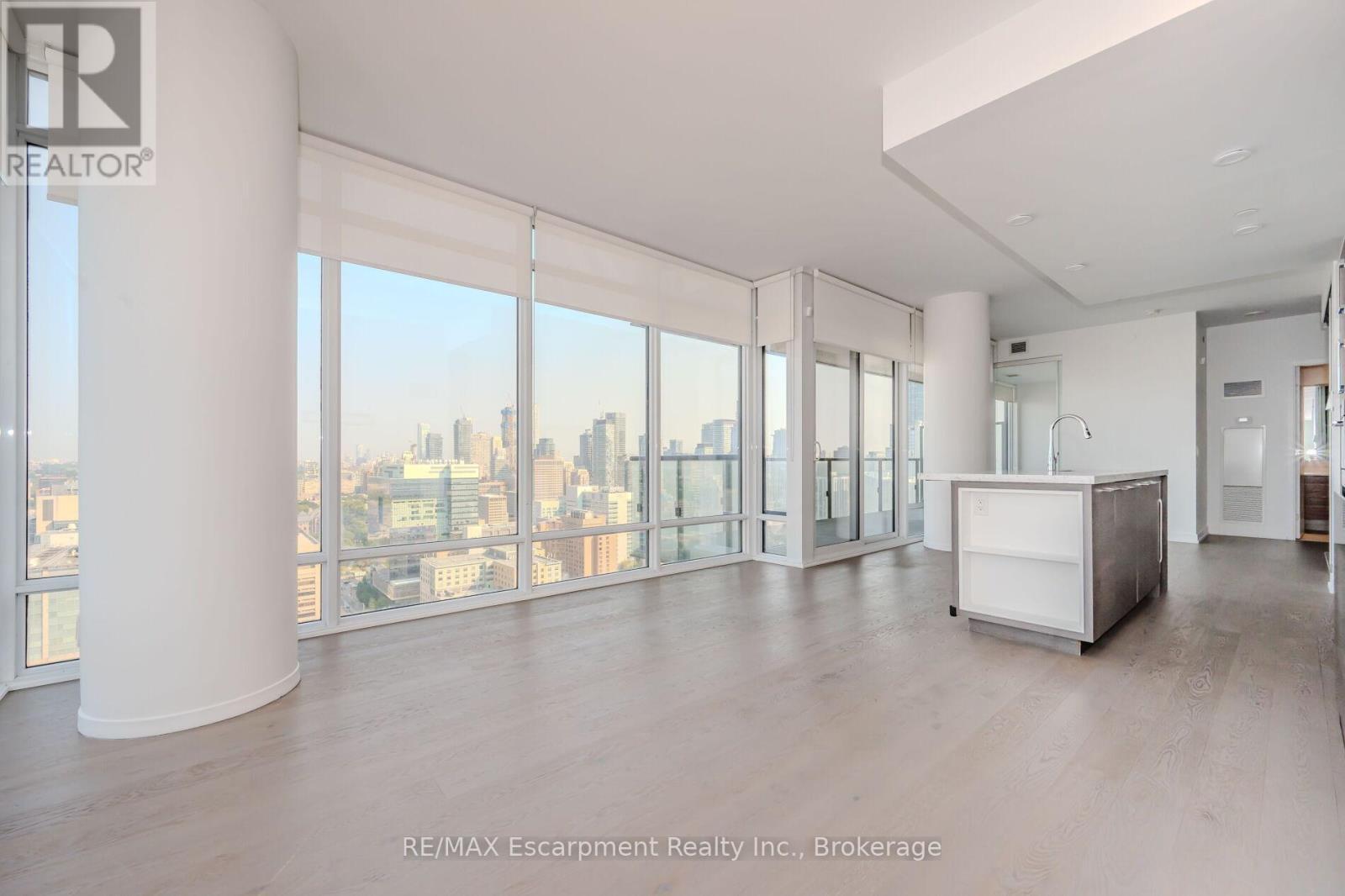 2816 - 488 University Avenue, Toronto (University), ON - Indoor