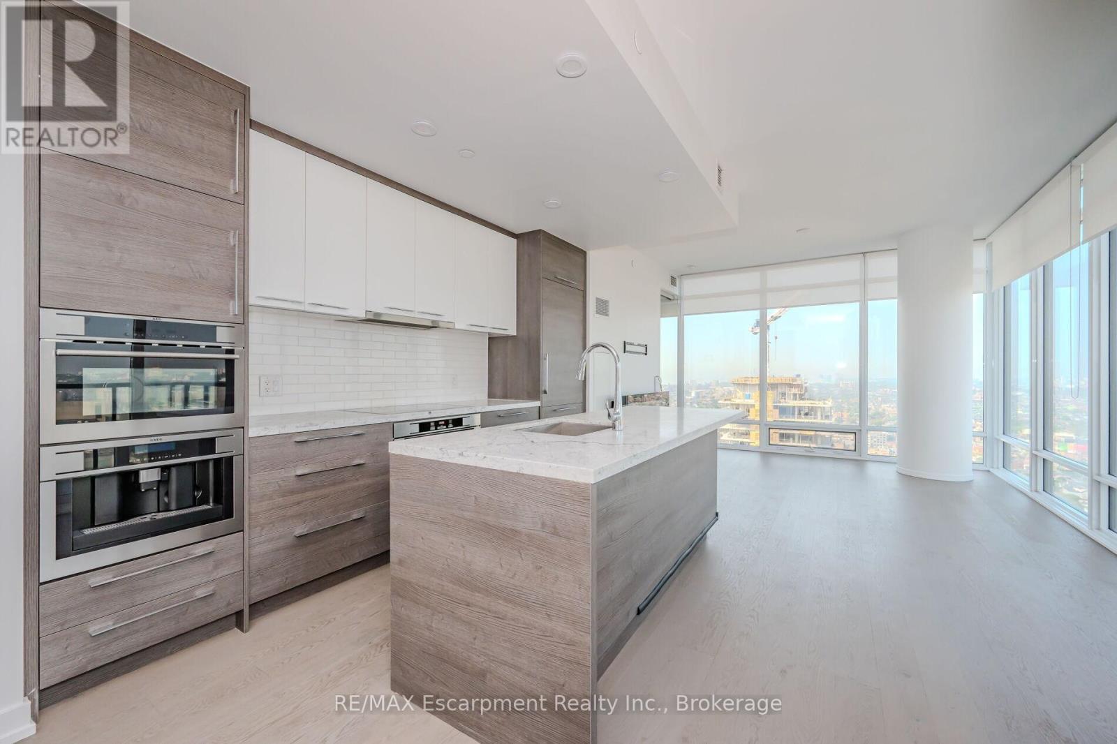 2816 - 488 University Avenue, Toronto (University), ON - Indoor Photo Showing Kitchen