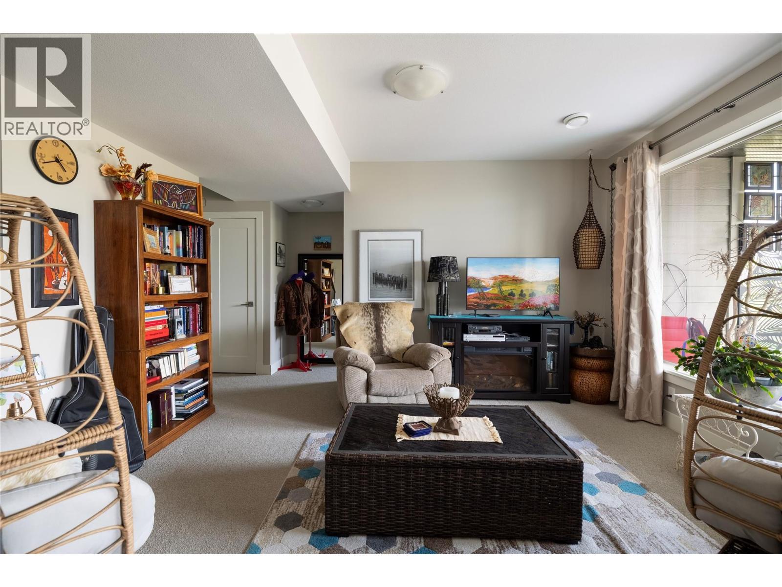 1404 Copper Mountain Court Unit# 33, Vernon, BC - Indoor Photo Showing Living Room