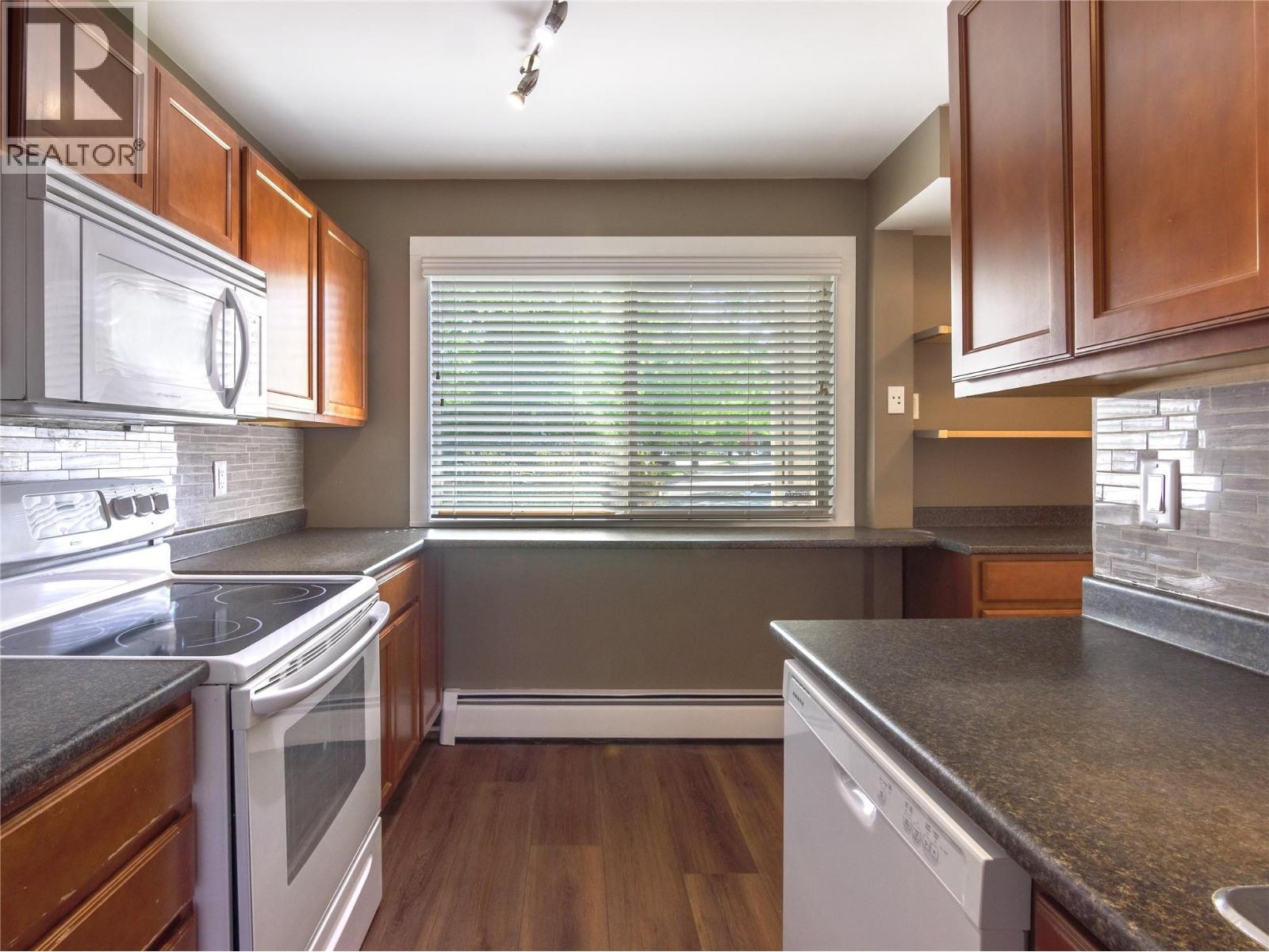 310 Yorkton Avenue Unit# 1, Penticton, BC - Indoor Photo Showing Kitchen
