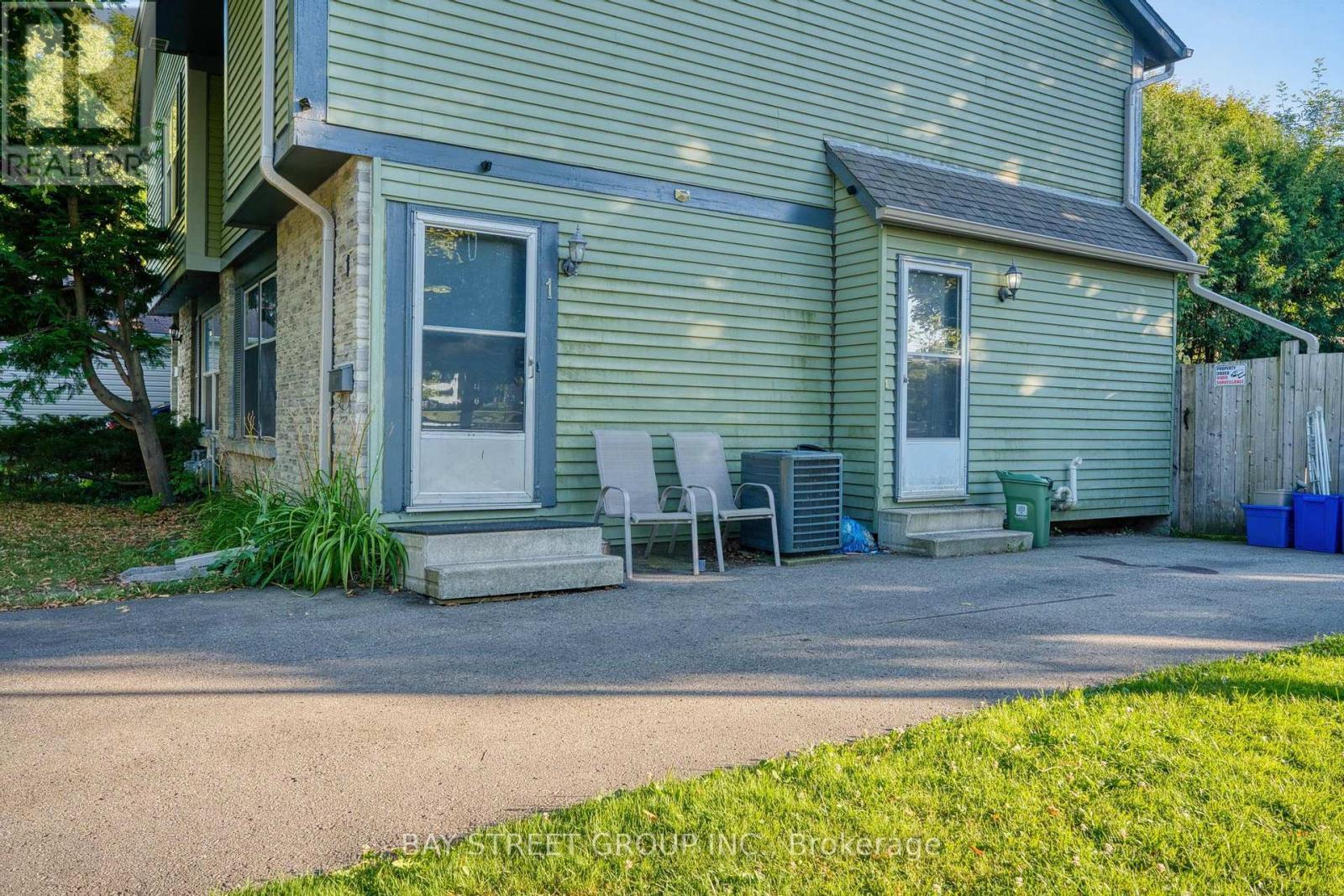 1 Ranchwood Crescent, London North, ON - Outdoor