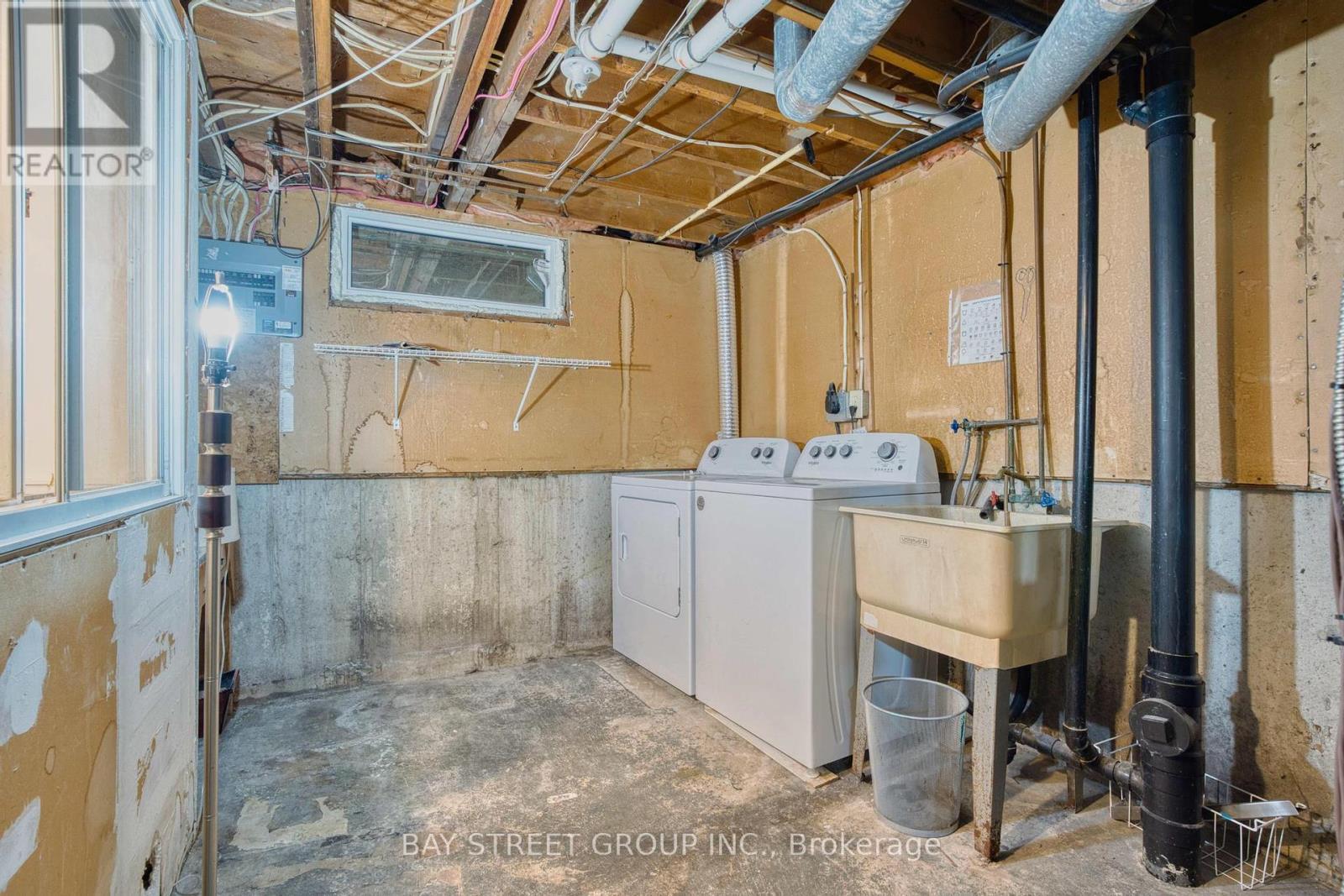 1 Ranchwood Crescent, London North, ON - Indoor Photo Showing Laundry Room