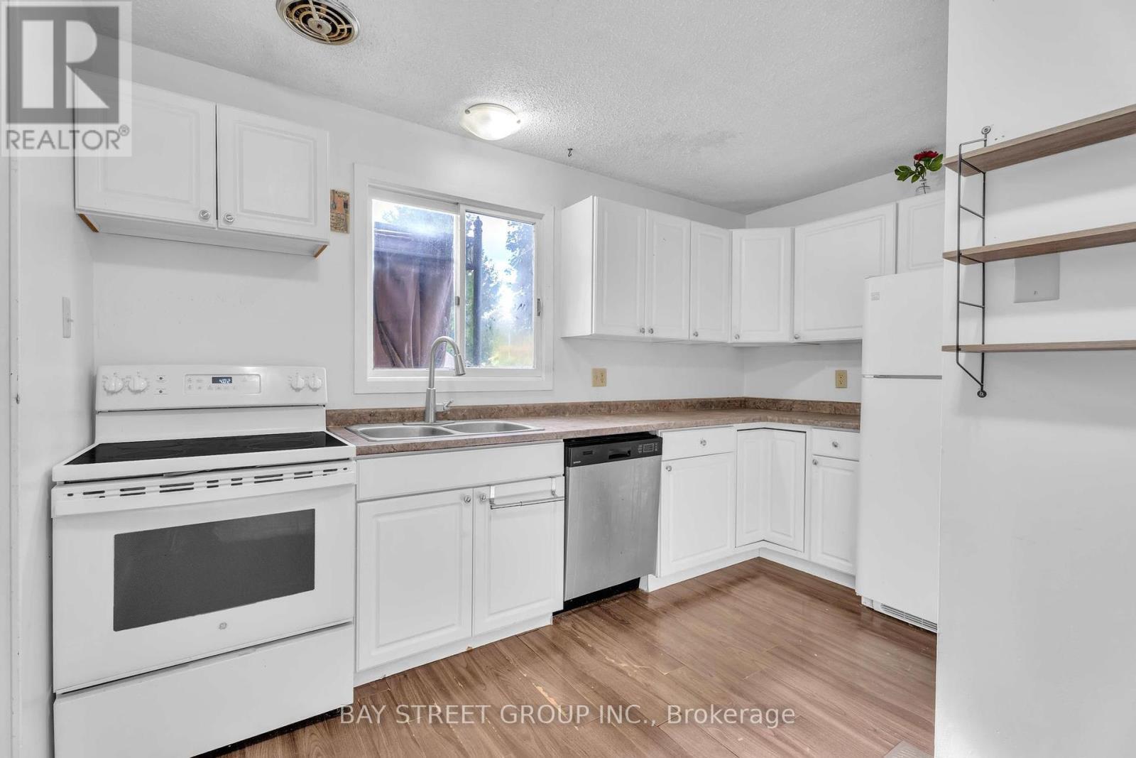 1 Ranchwood Crescent, London North, ON - Indoor Photo Showing Kitchen With Double Sink