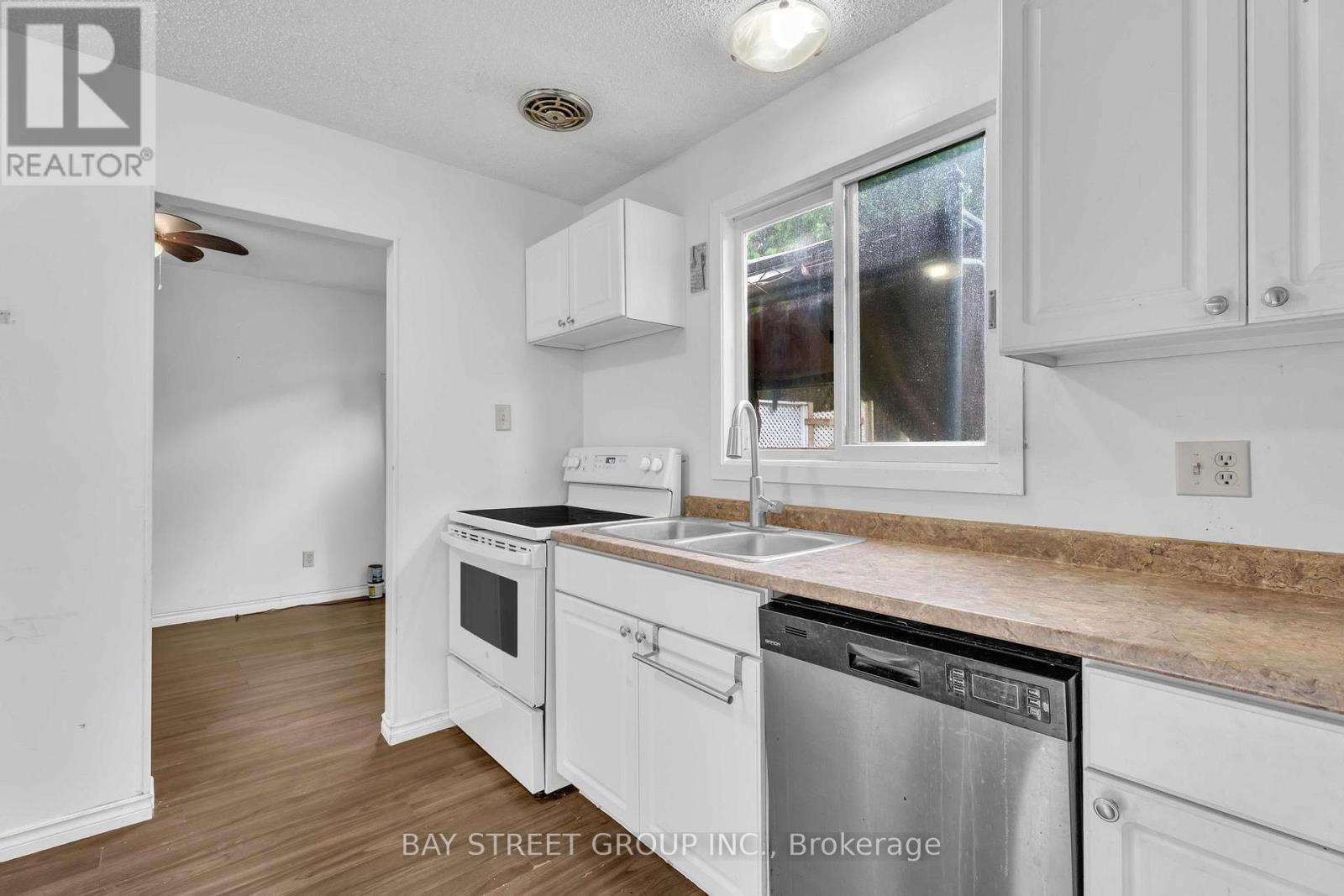 1 Ranchwood Crescent, London North, ON - Indoor Photo Showing Kitchen With Double Sink