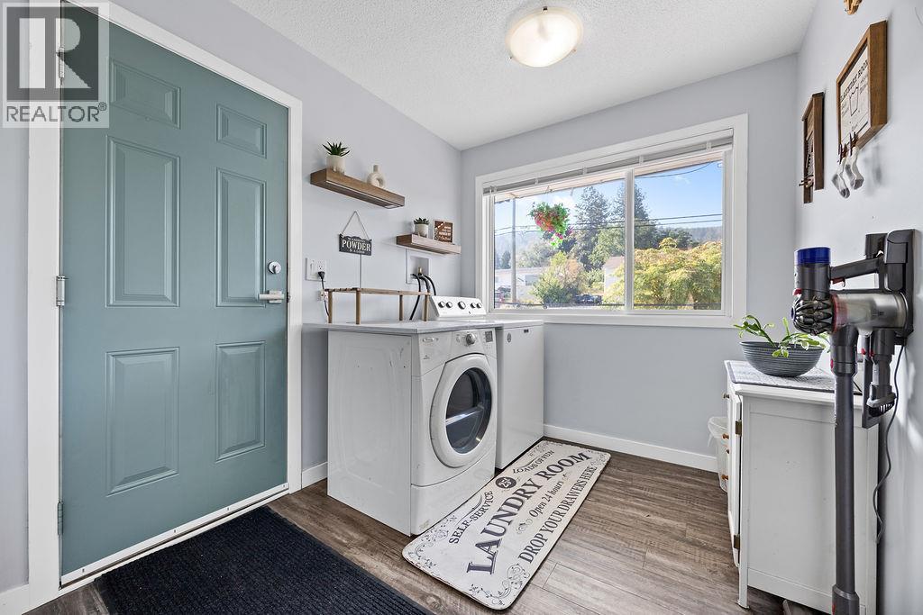 11701 Coldstream Creek Road, Coldstream, BC - Indoor Photo Showing Laundry Room