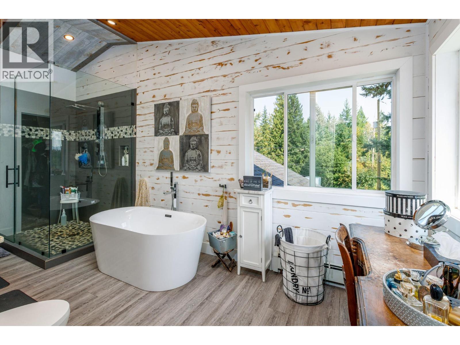 6171 50 Street Nw, Salmon Arm, BC - Indoor Photo Showing Bathroom