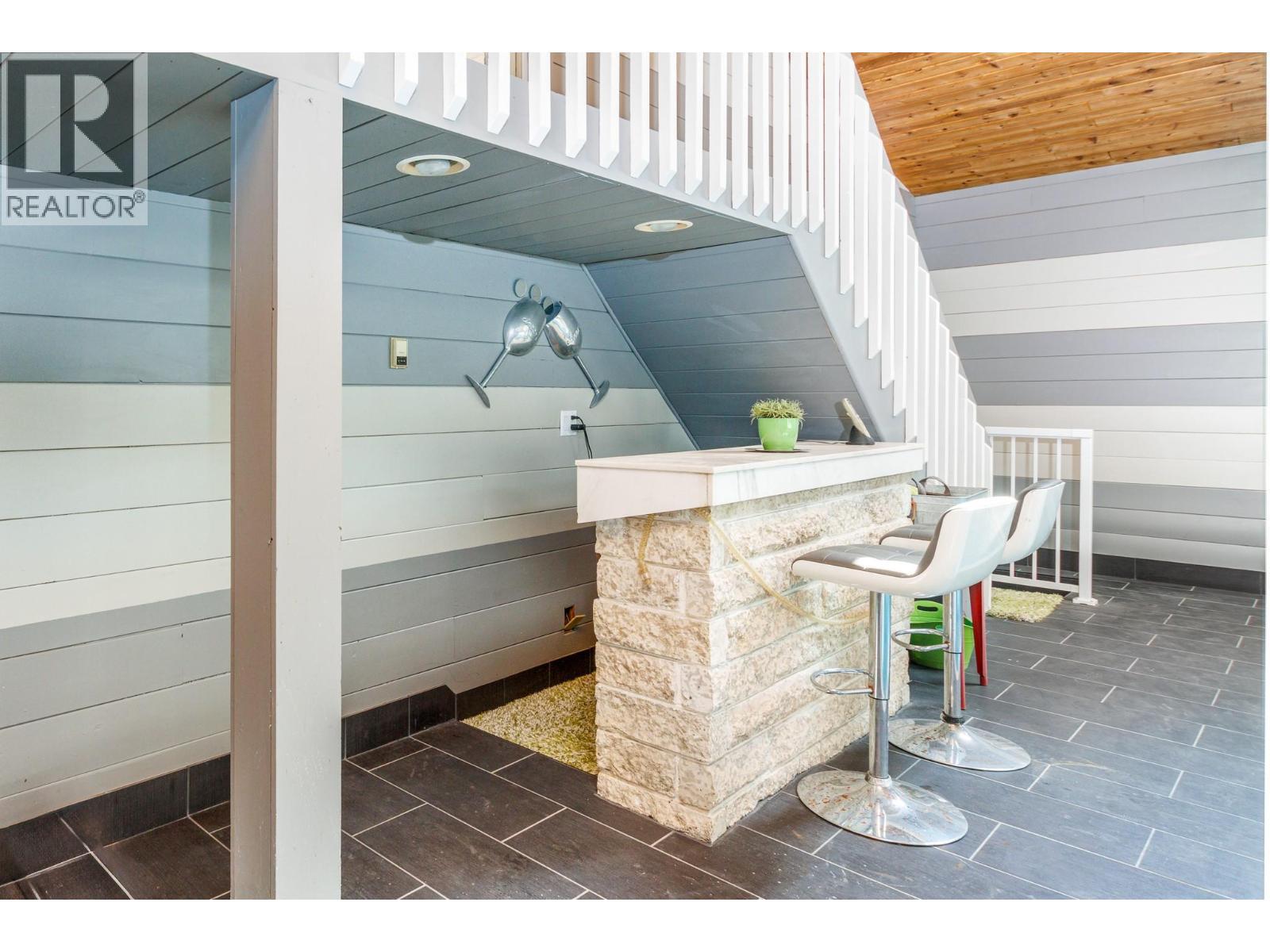 6171 50 Street Nw, Salmon Arm, BC - Outdoor With Exterior