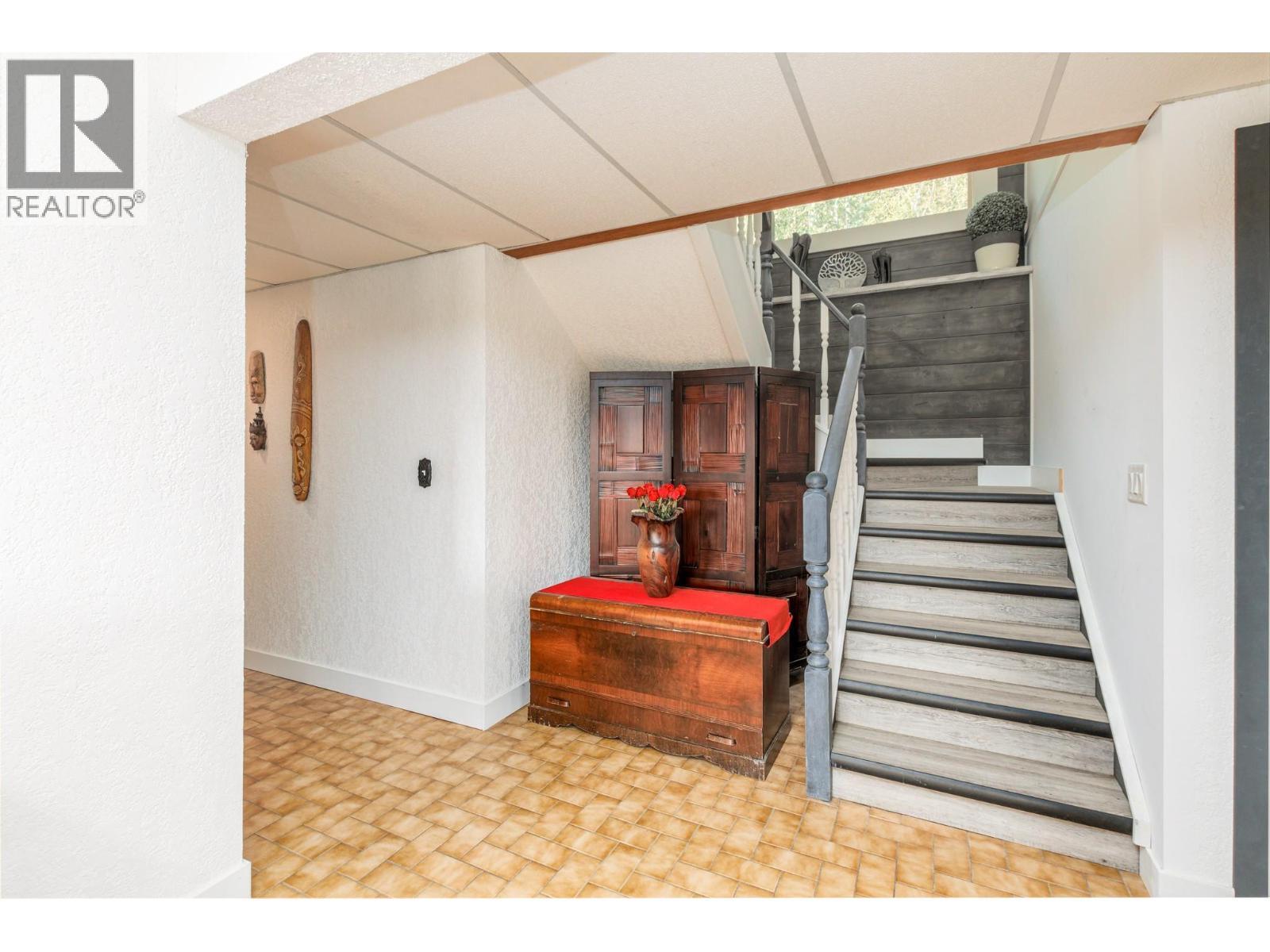 6171 50 Street Nw, Salmon Arm, BC - Indoor Photo Showing Other Room