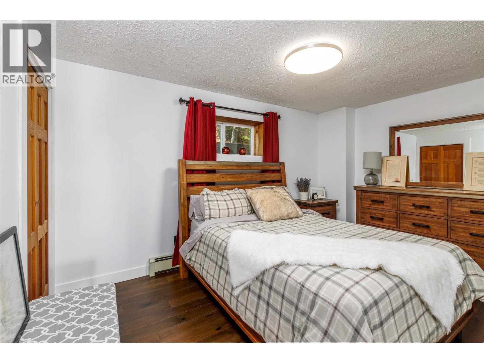 6171 50 Street Nw, Salmon Arm, BC - Indoor Photo Showing Bedroom
