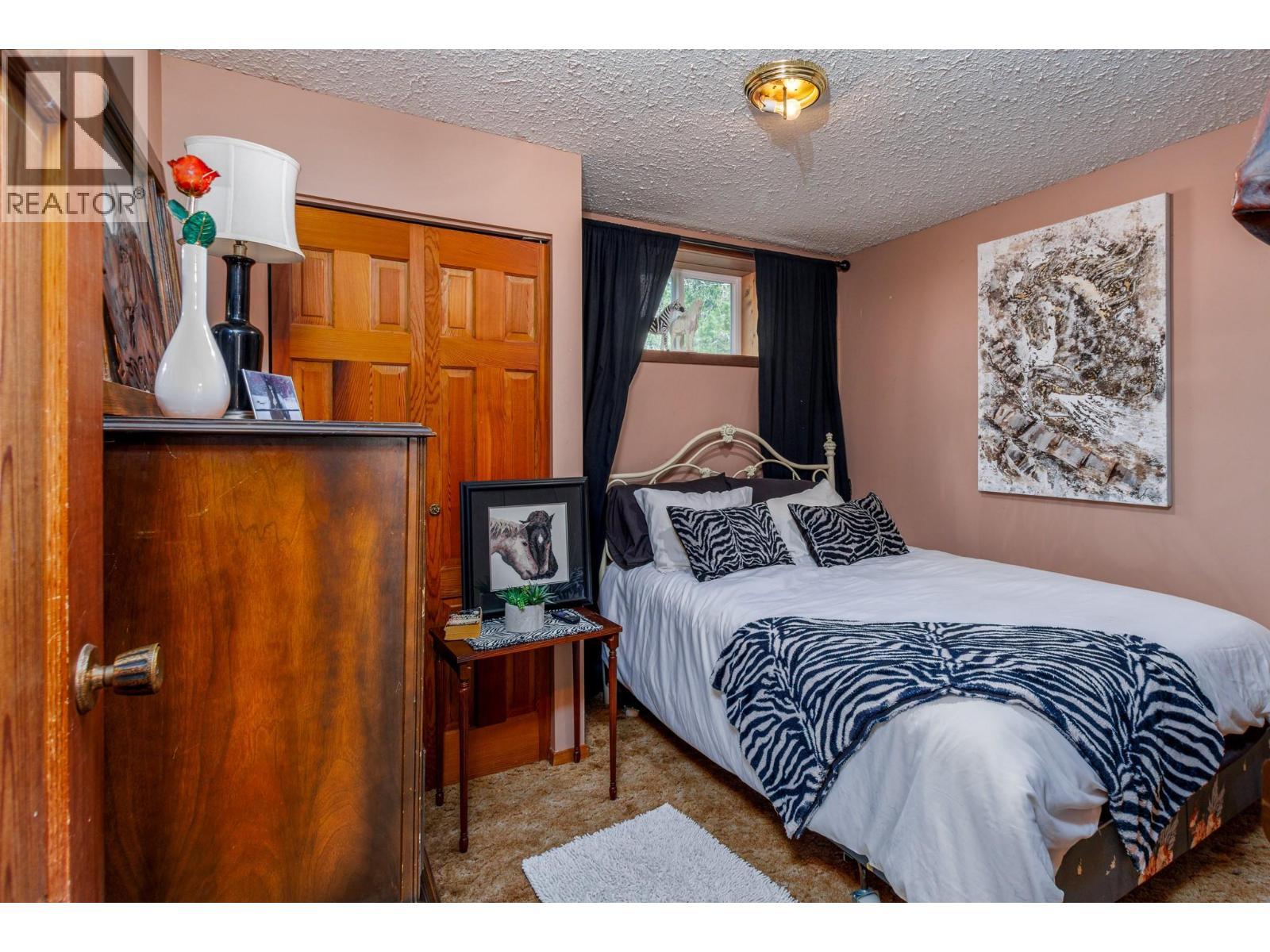 6171 50 Street Nw, Salmon Arm, BC - Indoor Photo Showing Bedroom