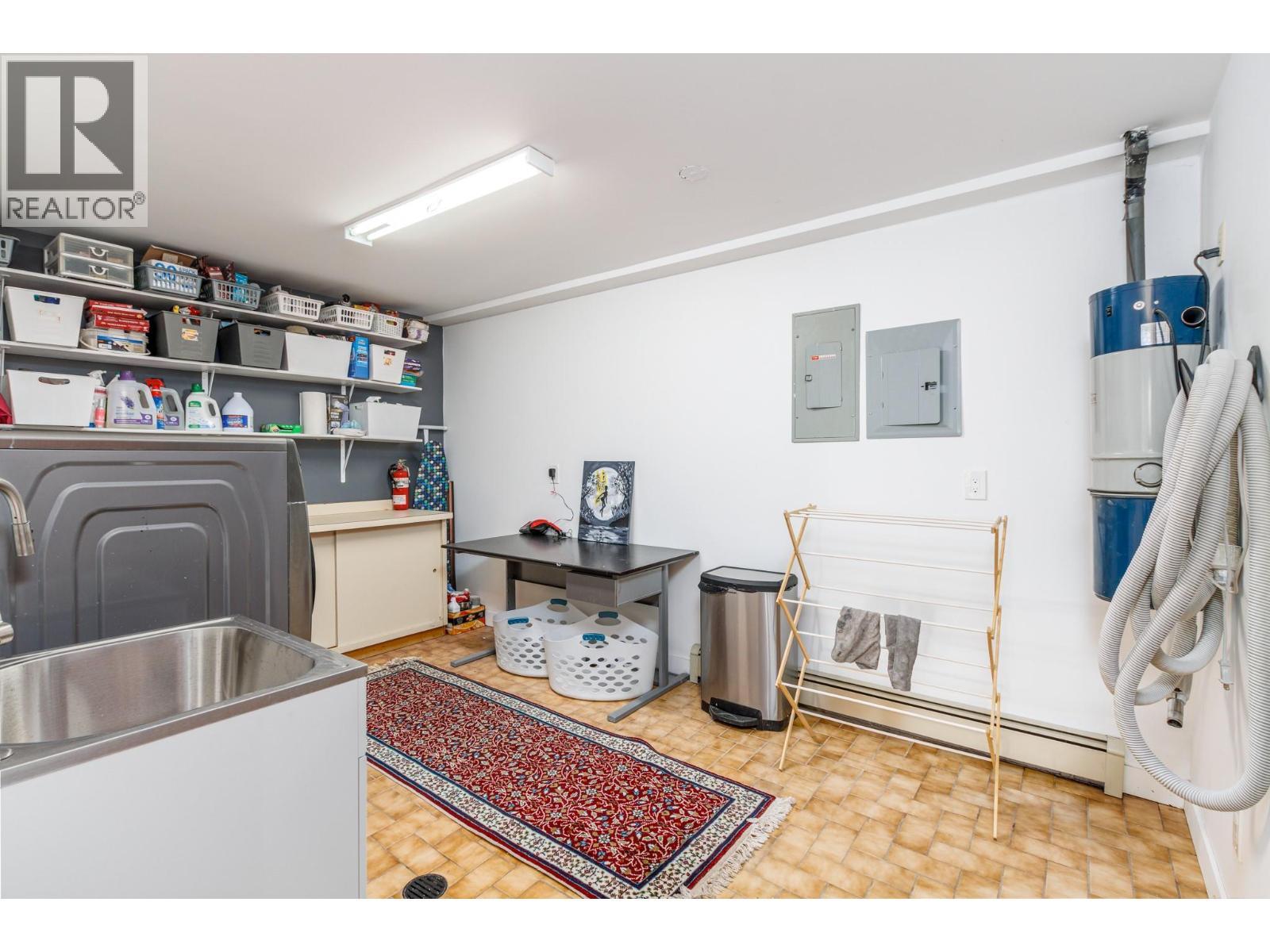 6171 50 Street Nw, Salmon Arm, BC - Indoor Photo Showing Laundry Room