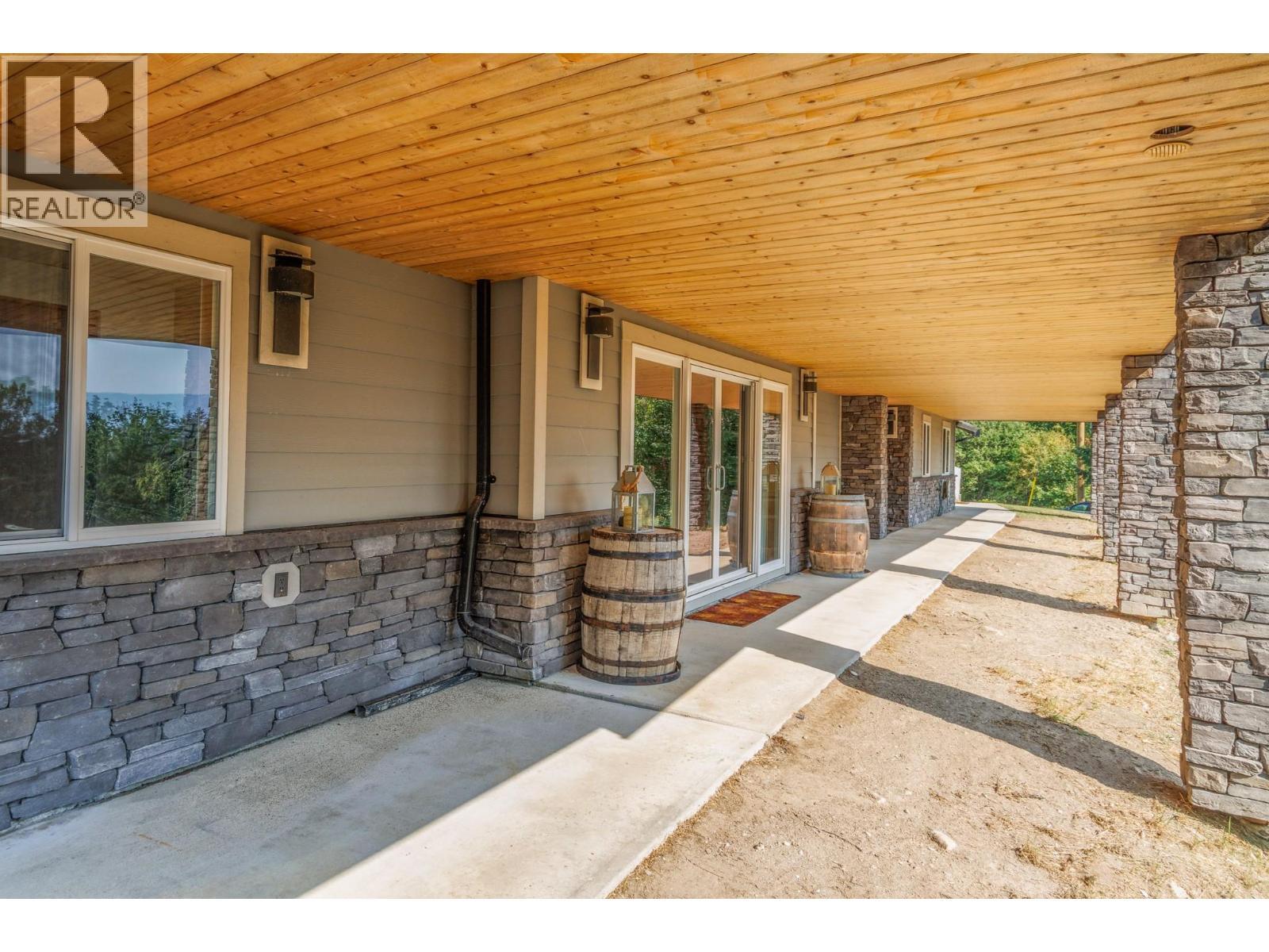 6171 50 Street Nw, Salmon Arm, BC - Outdoor