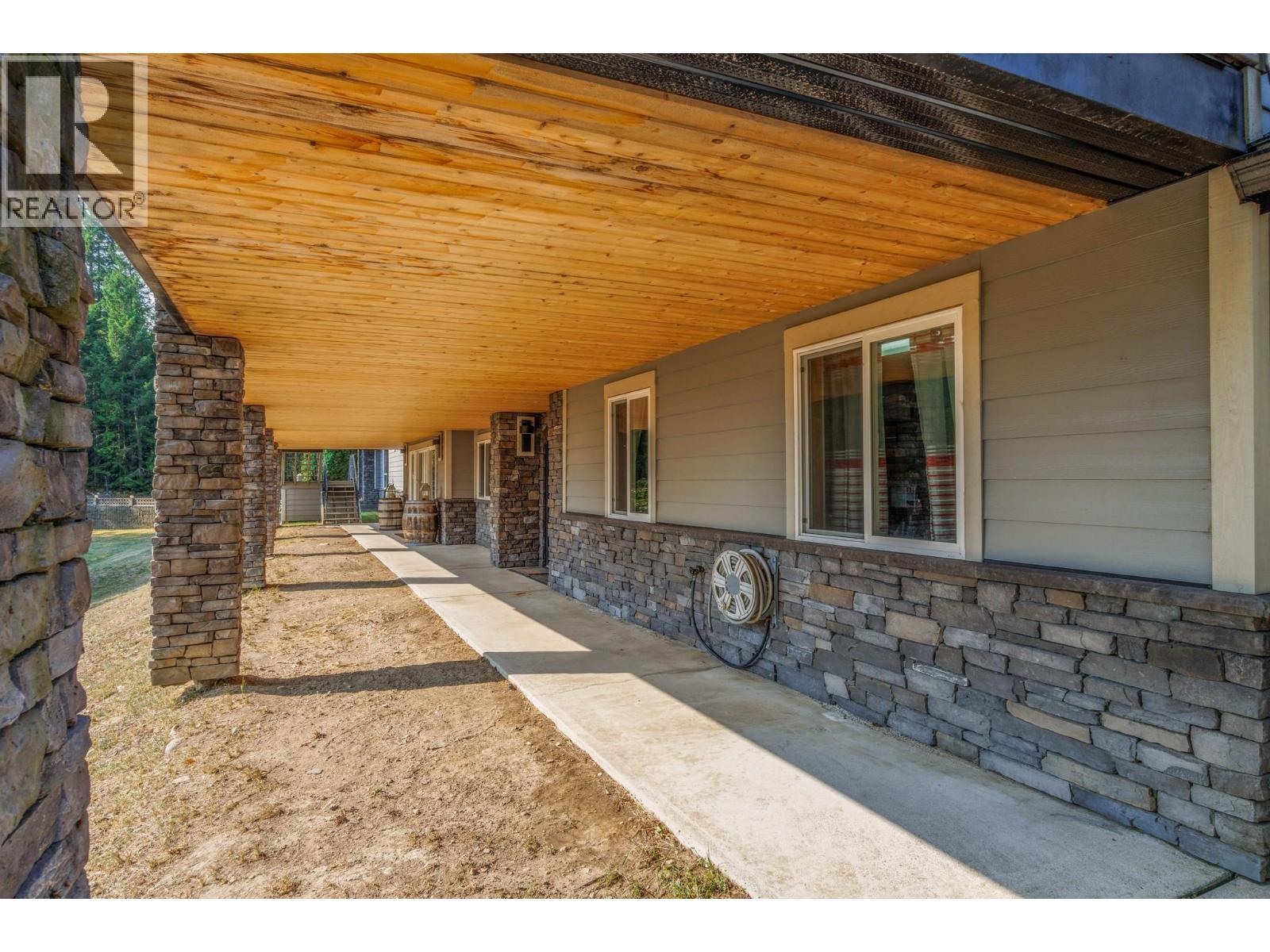 6171 50 Street Nw, Salmon Arm, BC - Outdoor With Exterior