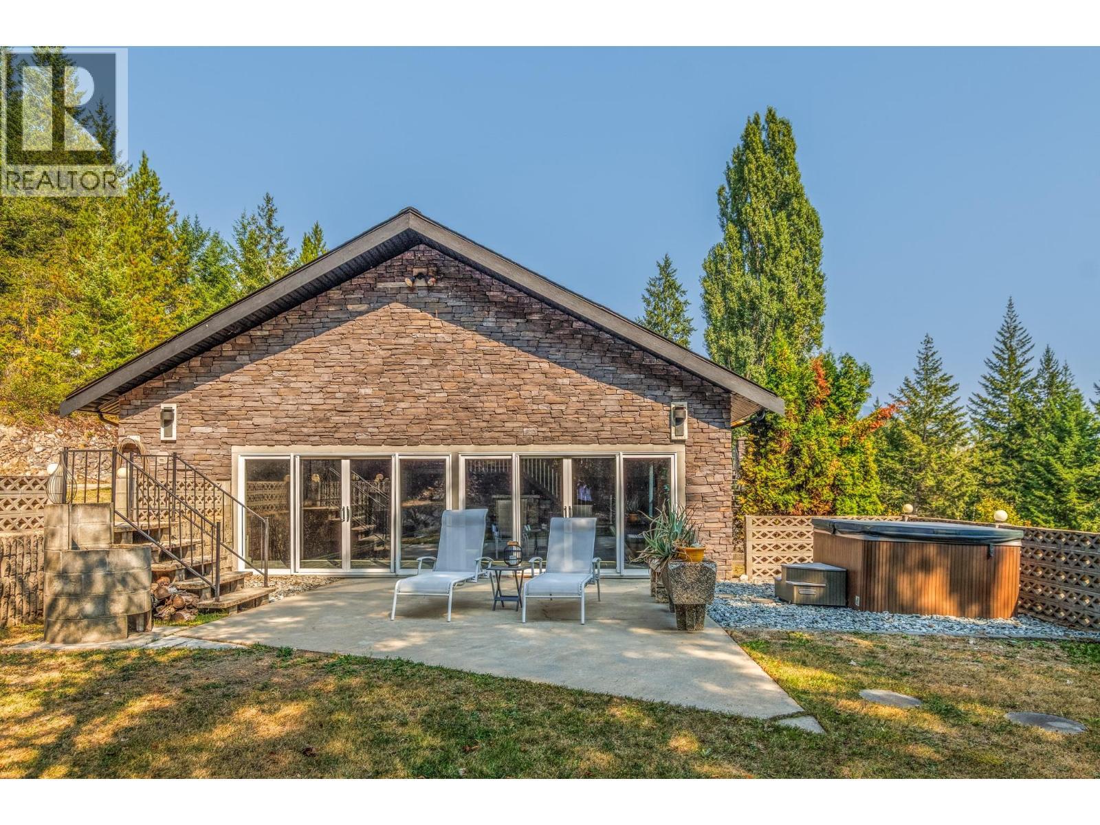 6171 50 Street Nw, Salmon Arm, BC - Outdoor