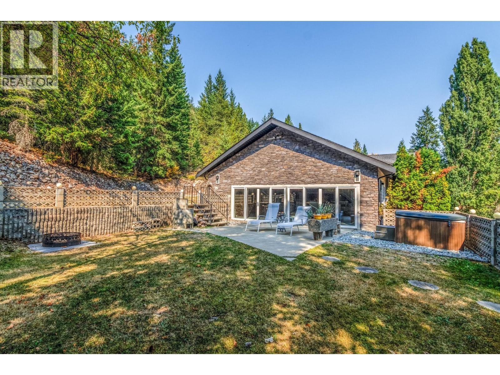 6171 50 Street Nw, Salmon Arm, BC - Outdoor
