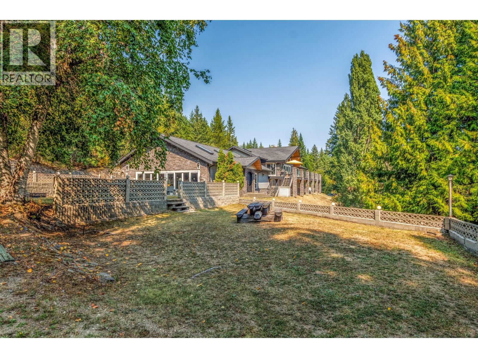 6171 50 Street Nw, Salmon Arm, BC - Outdoor