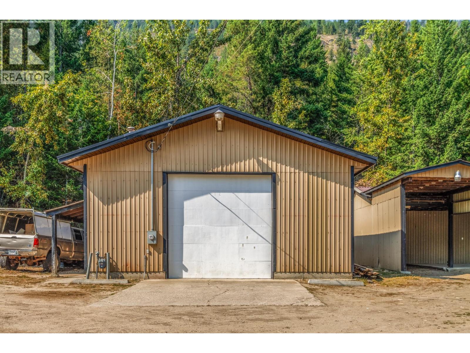 6171 50 Street Nw, Salmon Arm, BC - Outdoor With Exterior