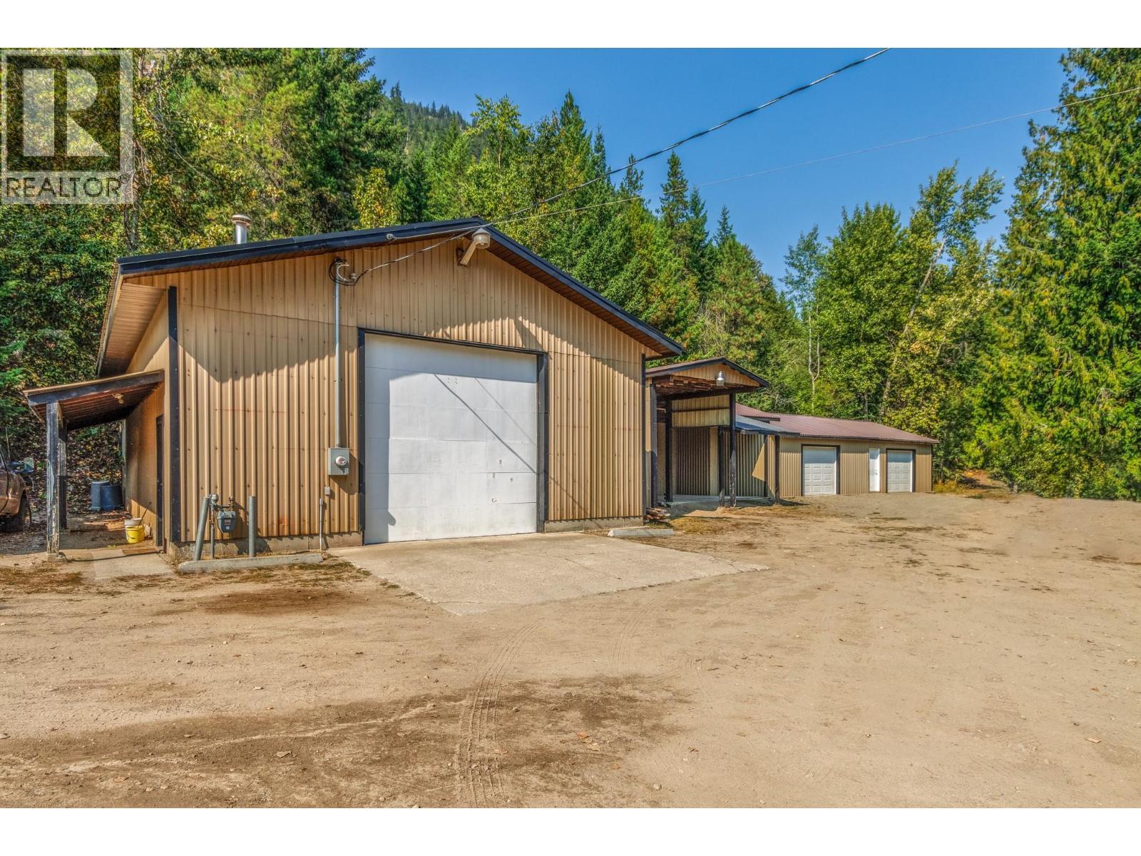 6171 50 Street Nw, Salmon Arm, BC - Outdoor With Exterior