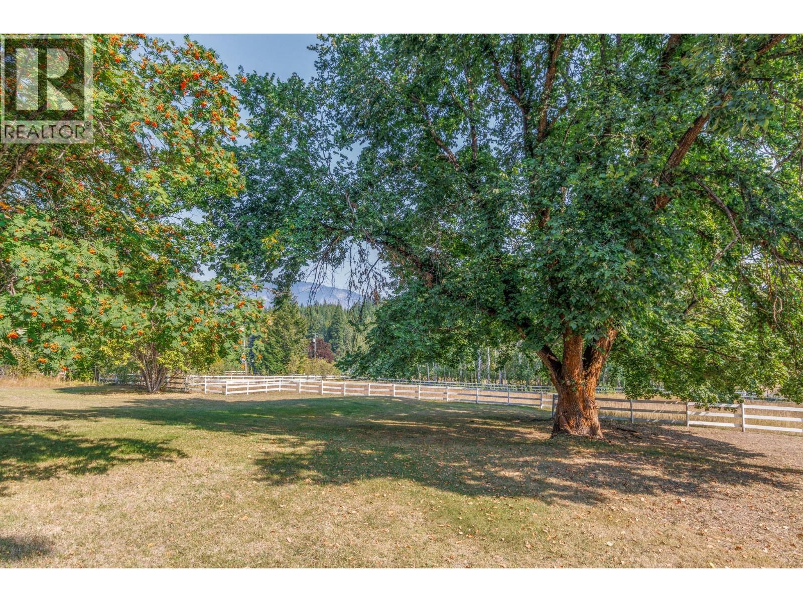 6171 50 Street Nw, Salmon Arm, BC - Outdoor