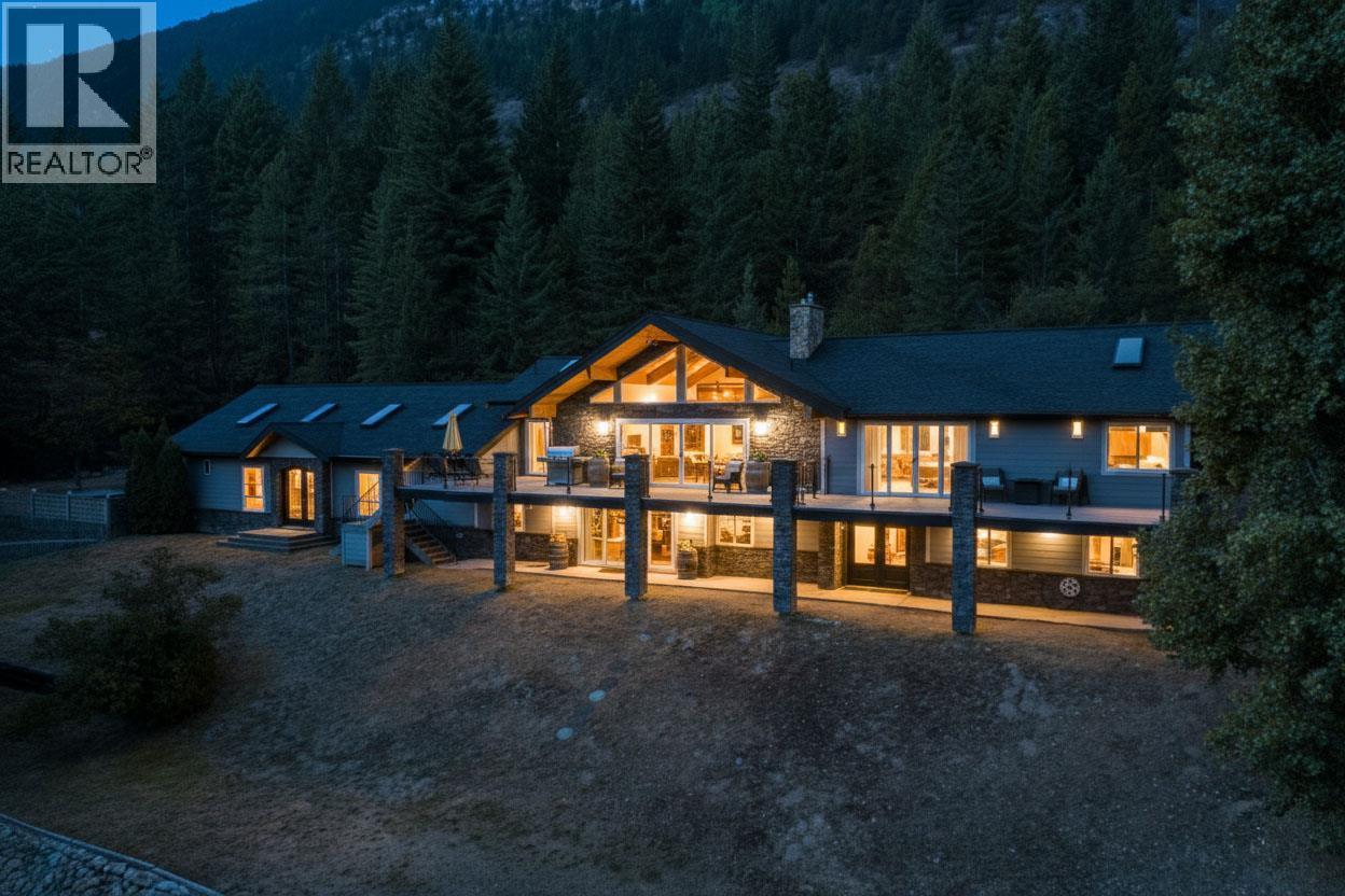 6171 50 Street Nw, Salmon Arm, BC - Outdoor