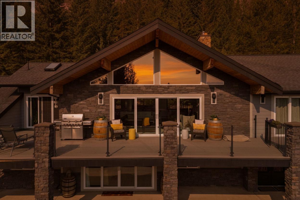 6171 50 Street Nw, Salmon Arm, BC - With Exterior