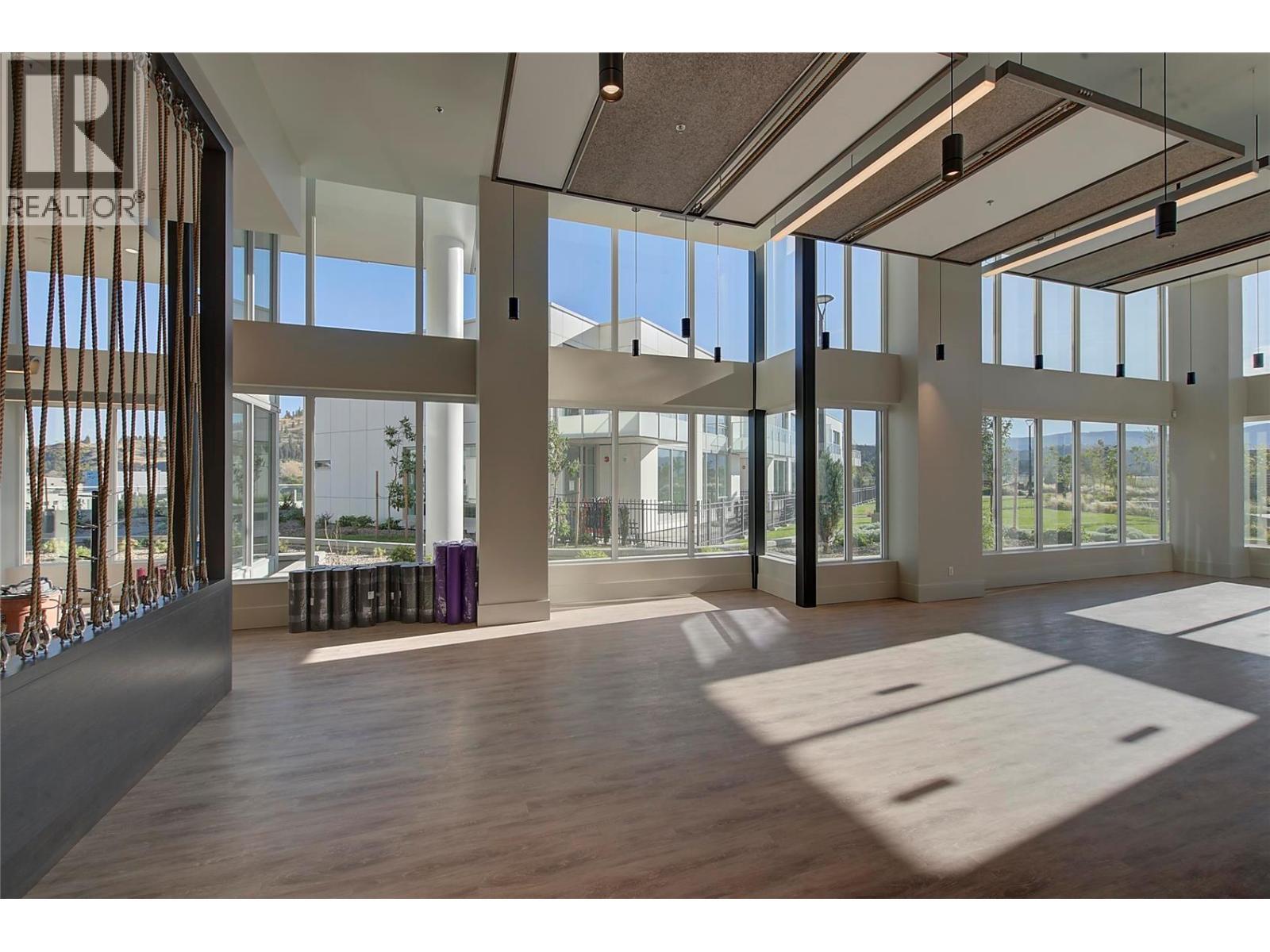 1181 Sunset Drive Unit# 2901, Kelowna, BC - Indoor Photo Showing Other Room