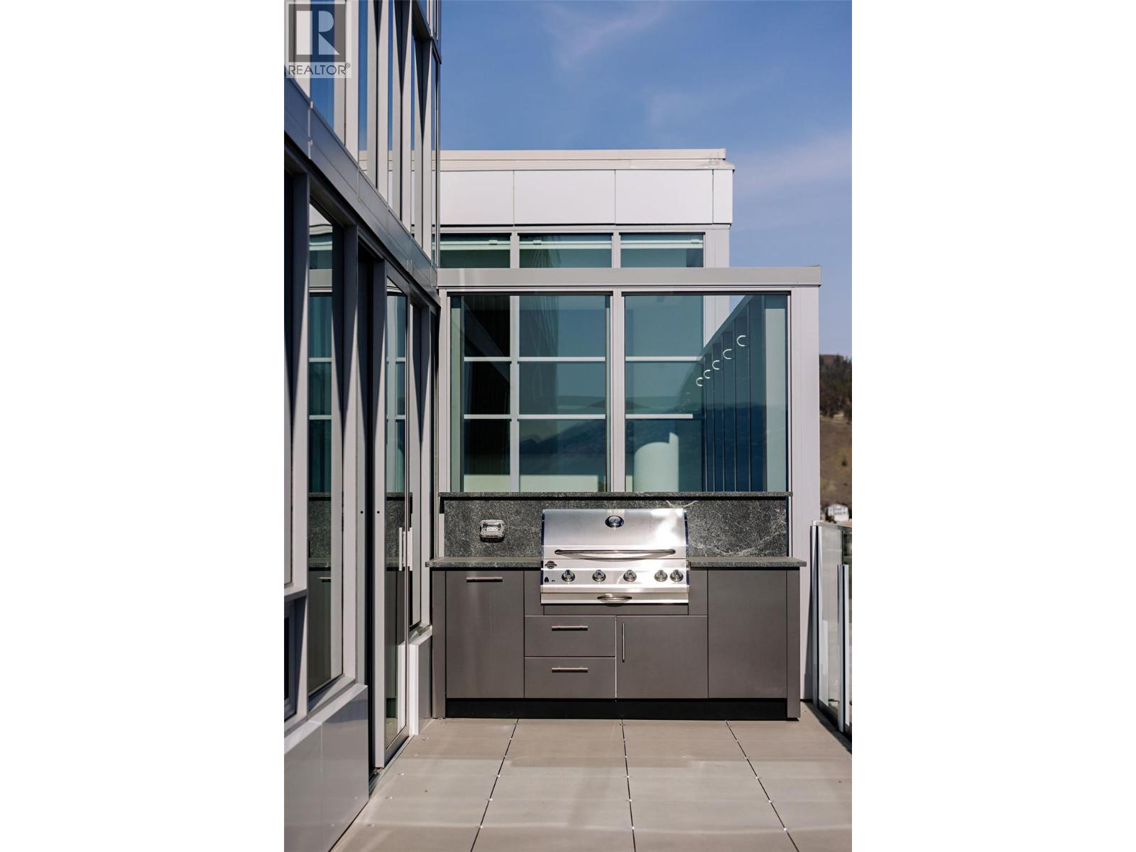 1181 Sunset Drive Unit# 2901, Kelowna, BC - With Exterior