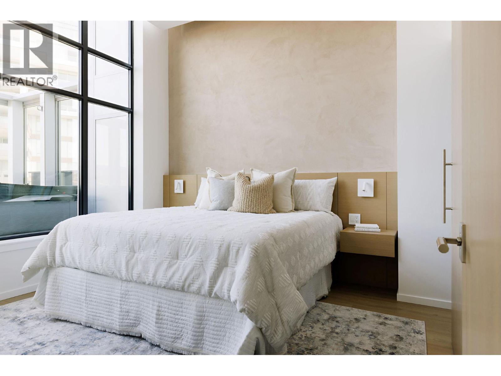 1181 Sunset Drive Unit# 2901, Kelowna, BC - Indoor Photo Showing Bedroom