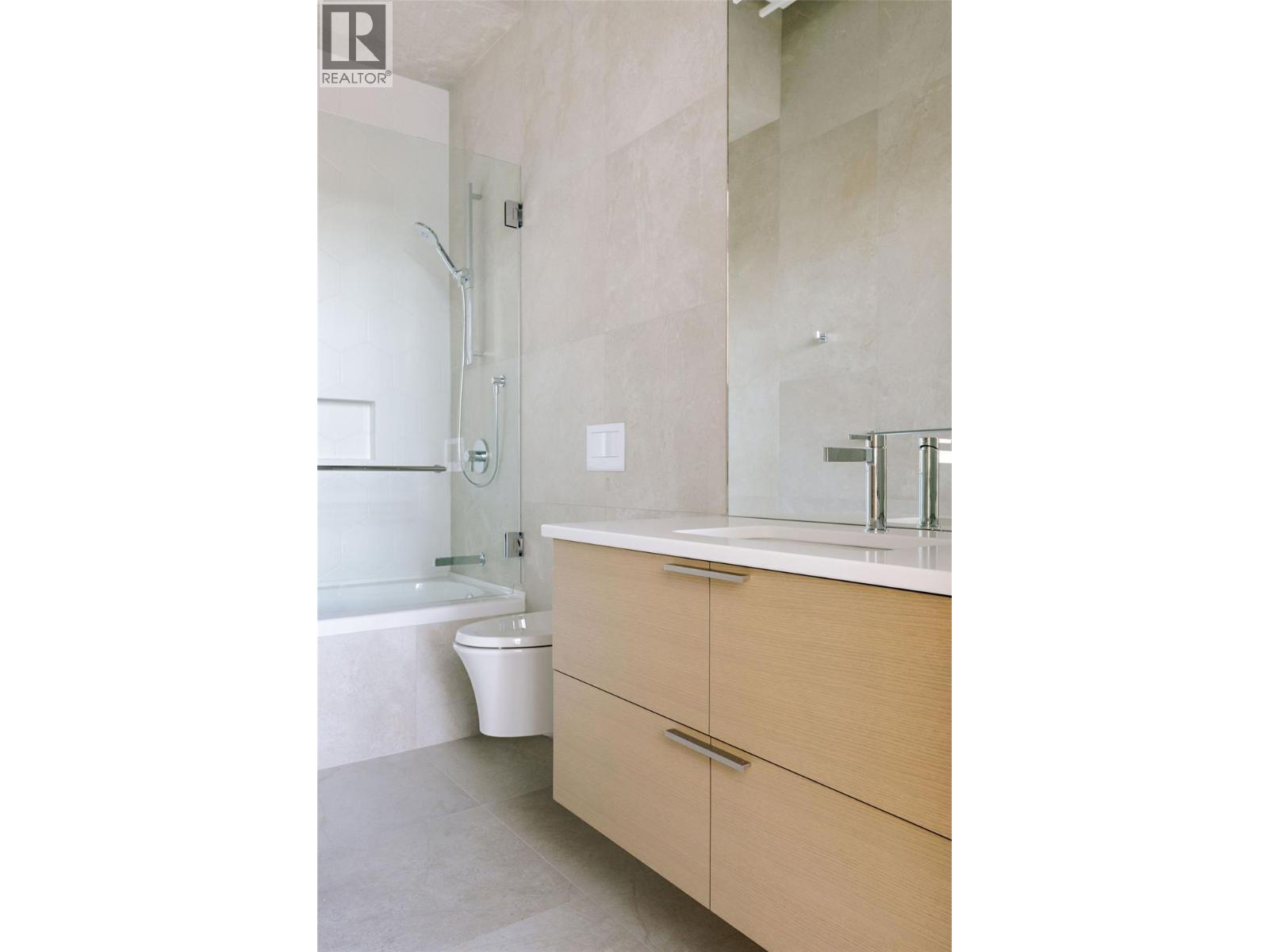 1181 Sunset Drive Unit# 2901, Kelowna, BC - Indoor Photo Showing Bathroom