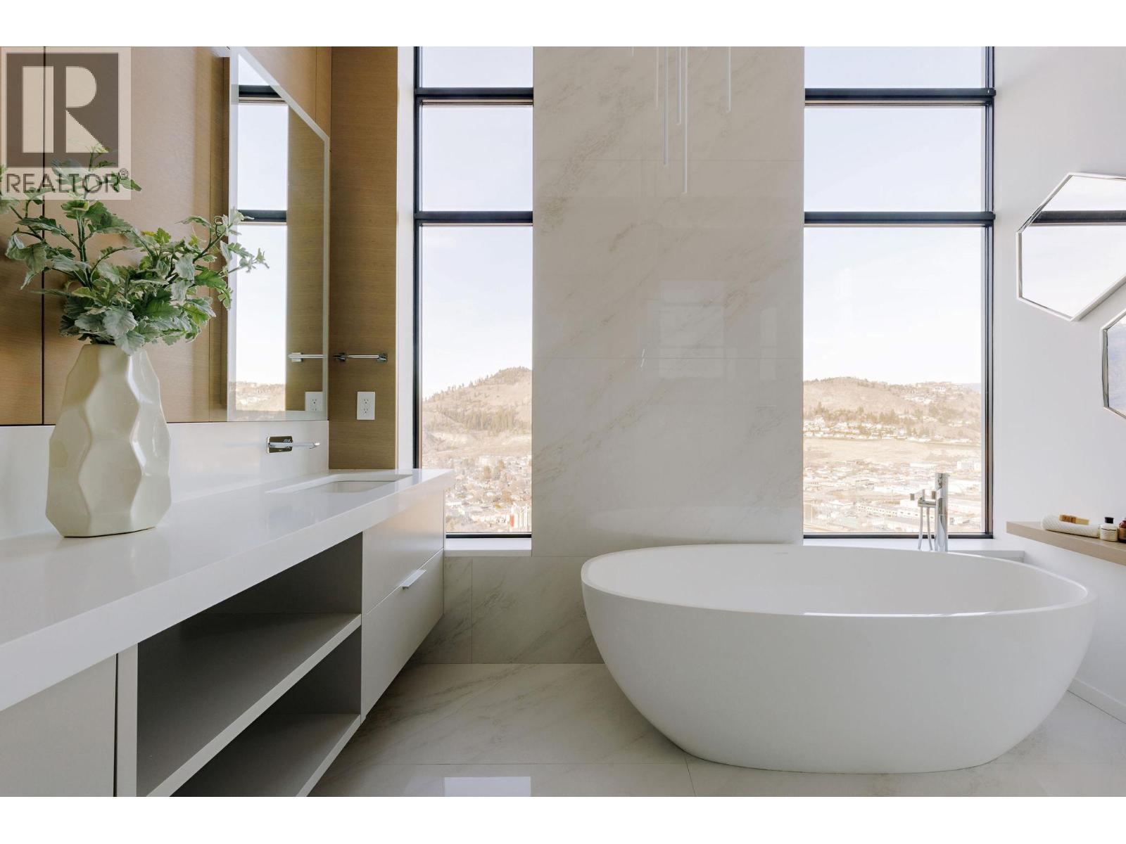 1181 Sunset Drive Unit# 2901, Kelowna, BC - Indoor Photo Showing Bathroom