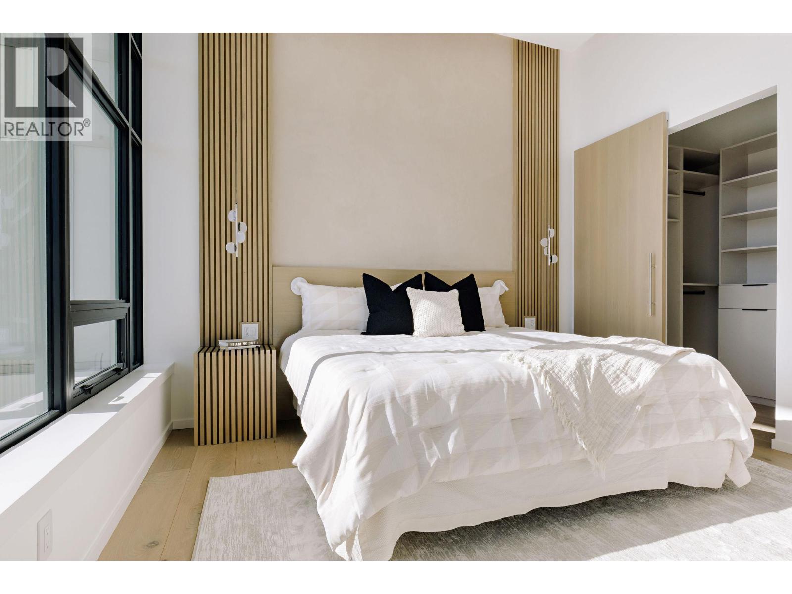 1181 Sunset Drive Unit# 2901, Kelowna, BC - Indoor Photo Showing Bedroom