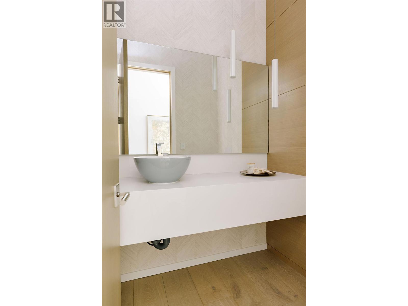 1181 Sunset Drive Unit# 2901, Kelowna, BC - Indoor Photo Showing Bathroom