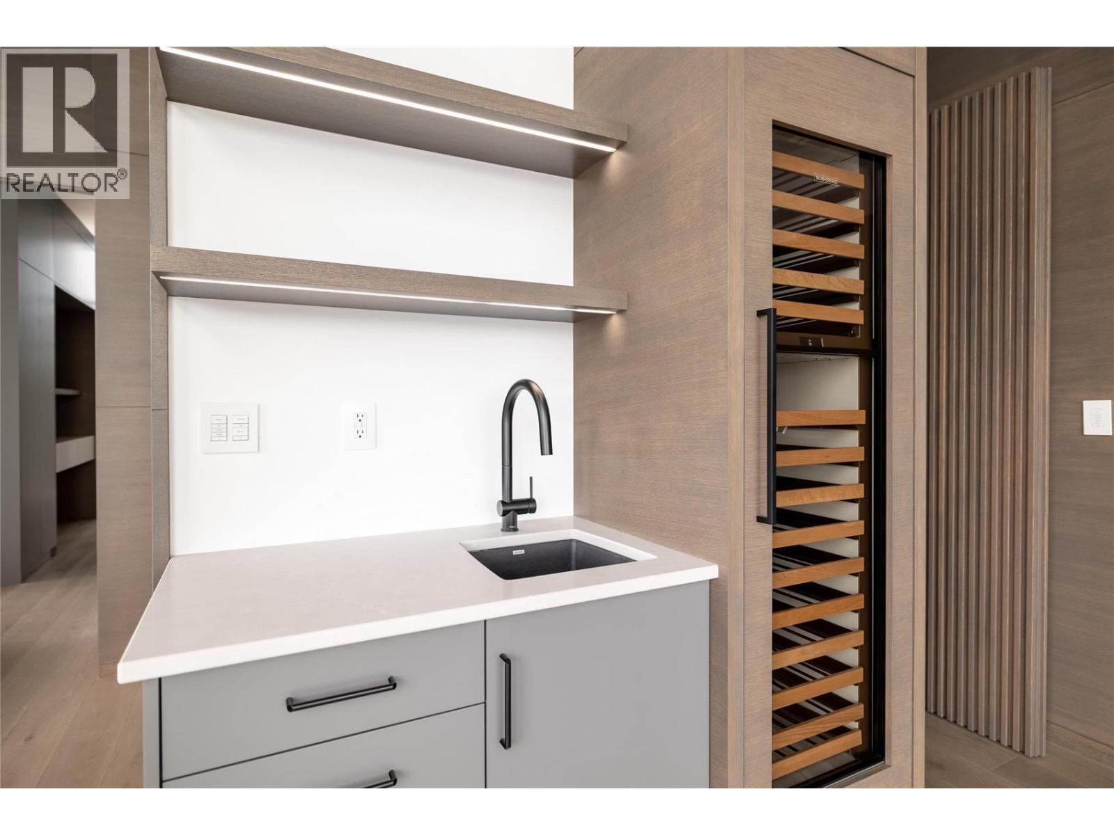 1181 Sunset Drive Unit# 2902, Kelowna, BC - Indoor