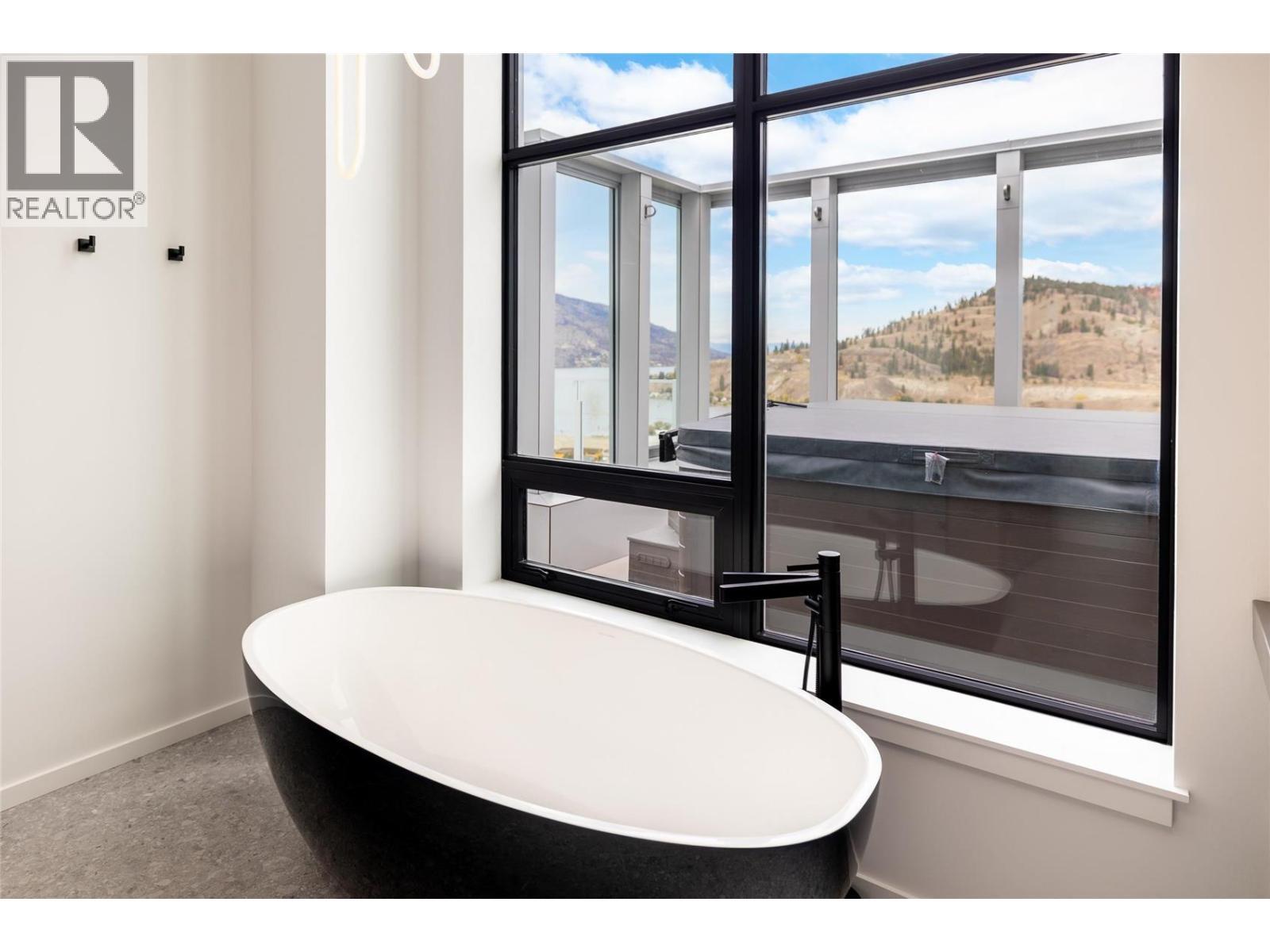 1181 Sunset Drive Unit# 2902, Kelowna, BC - Indoor Photo Showing Bathroom