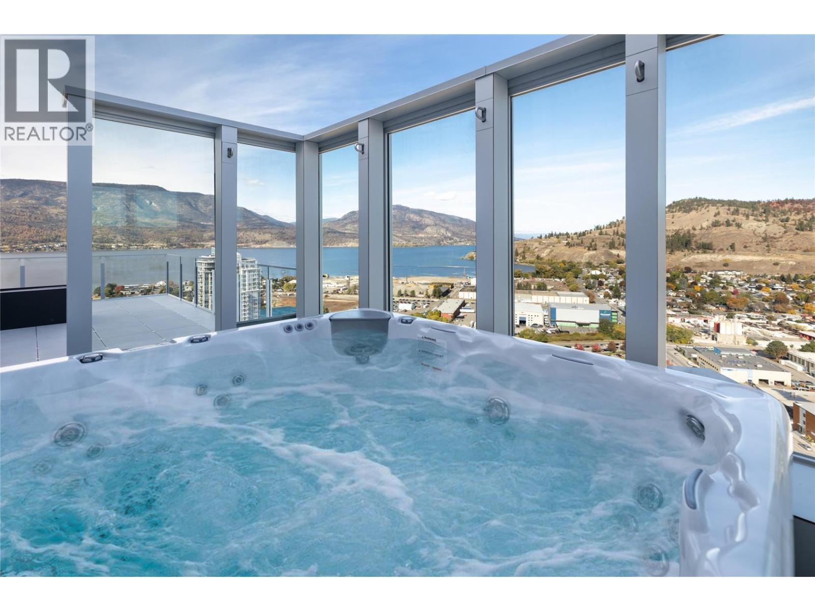 1181 Sunset Drive Unit# 2902, Kelowna, BC - Indoor Photo Showing Bedroom