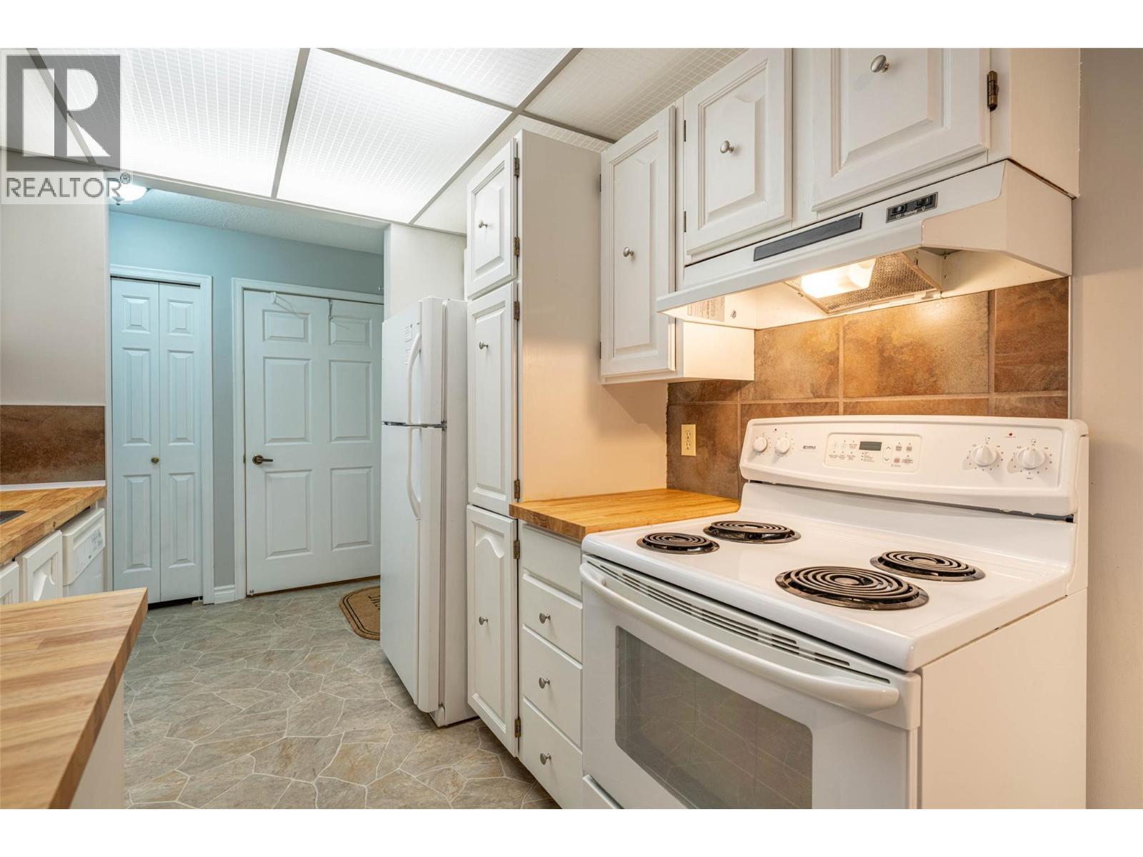 1801 32 Street Unit# 203, Vernon, BC - Indoor Photo Showing Kitchen