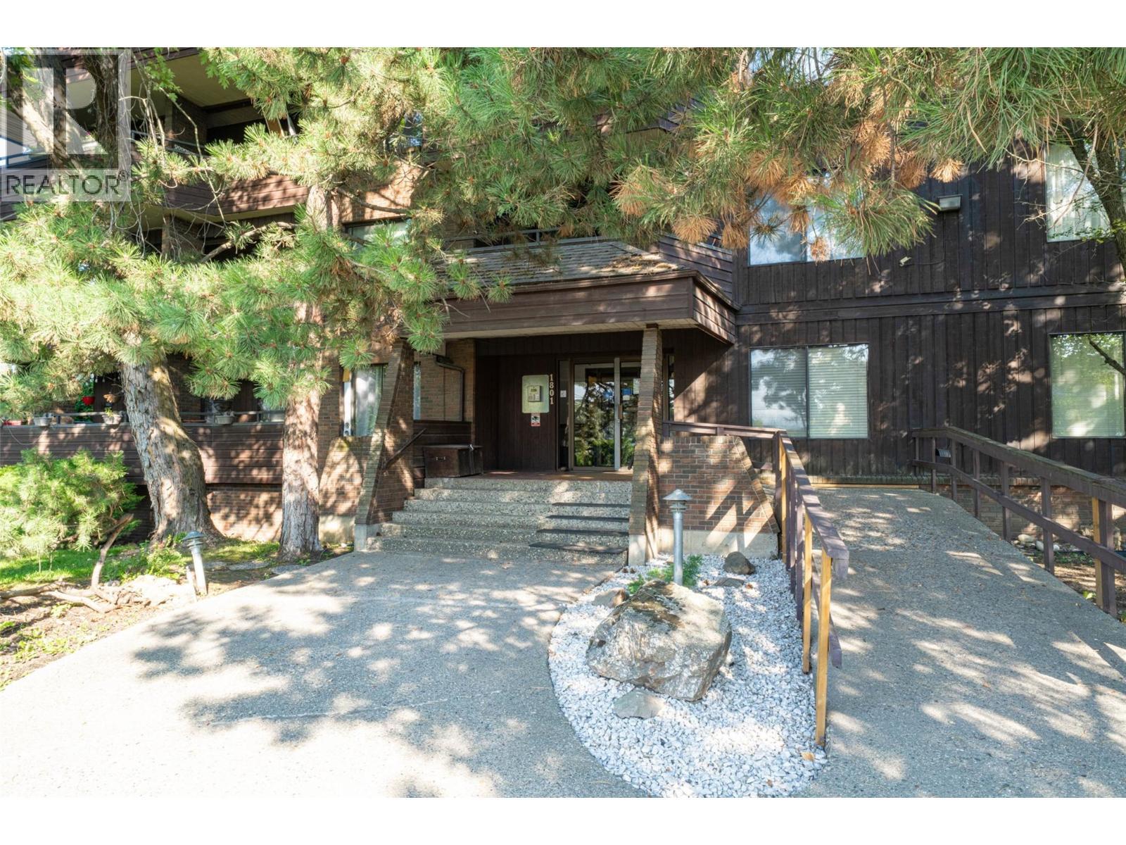 Front entry of the building - 1801 32 Street Unit# 203, Vernon, BC - Outdoor