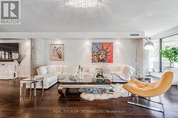 201 - 500 WELLINGTON STREET W Toronto, ON M5V 1E3