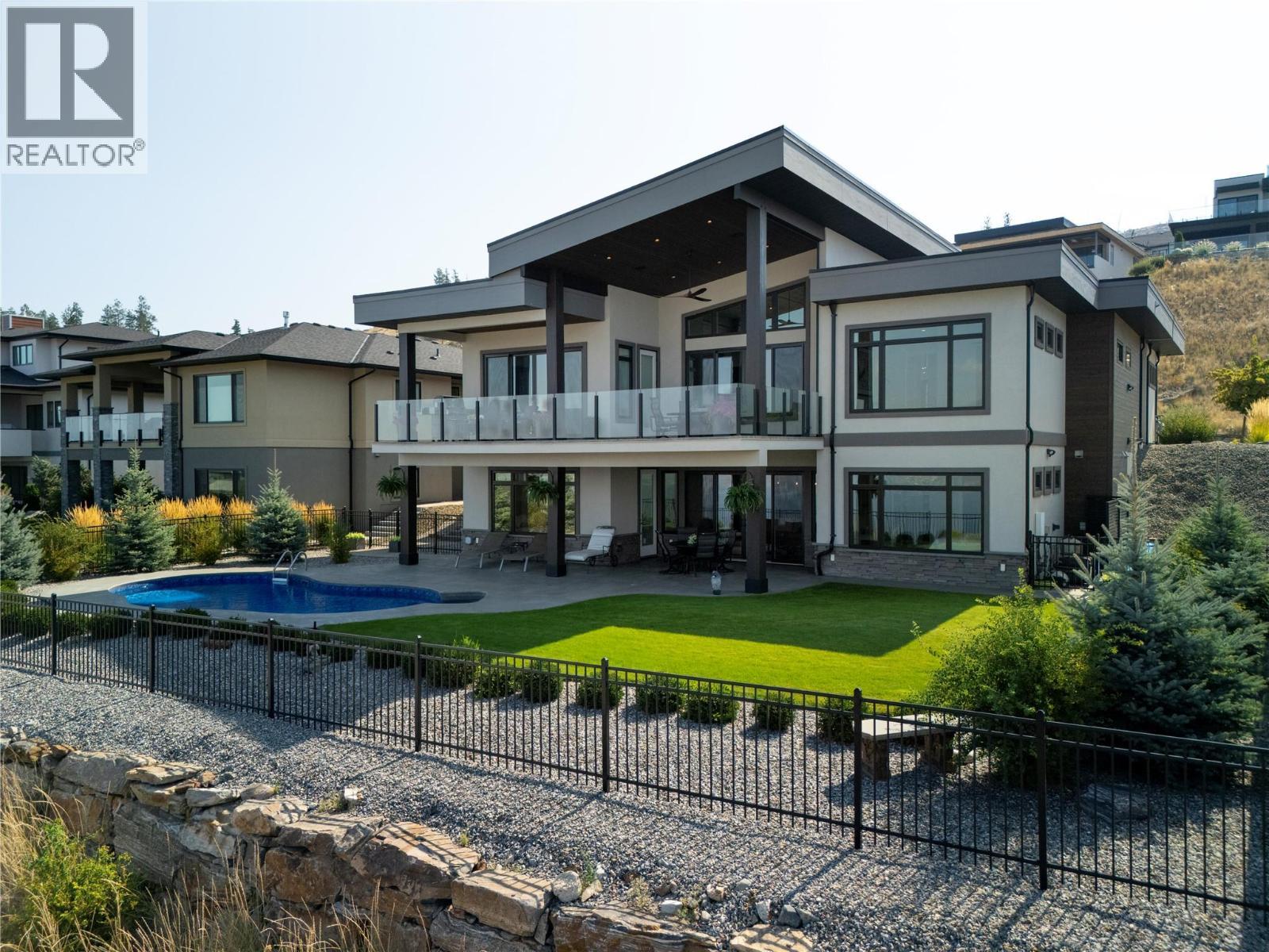 Ideal mfaily back yard - 5572 Upper Mission Drive, Kelowna, BC - Outdoor