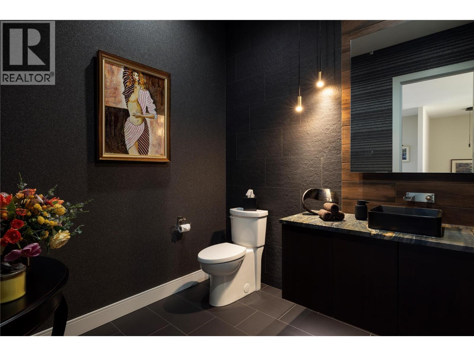 Main flr powder bath - 5572 Upper Mission Drive, Kelowna, BC - Indoor Photo Showing Bathroom