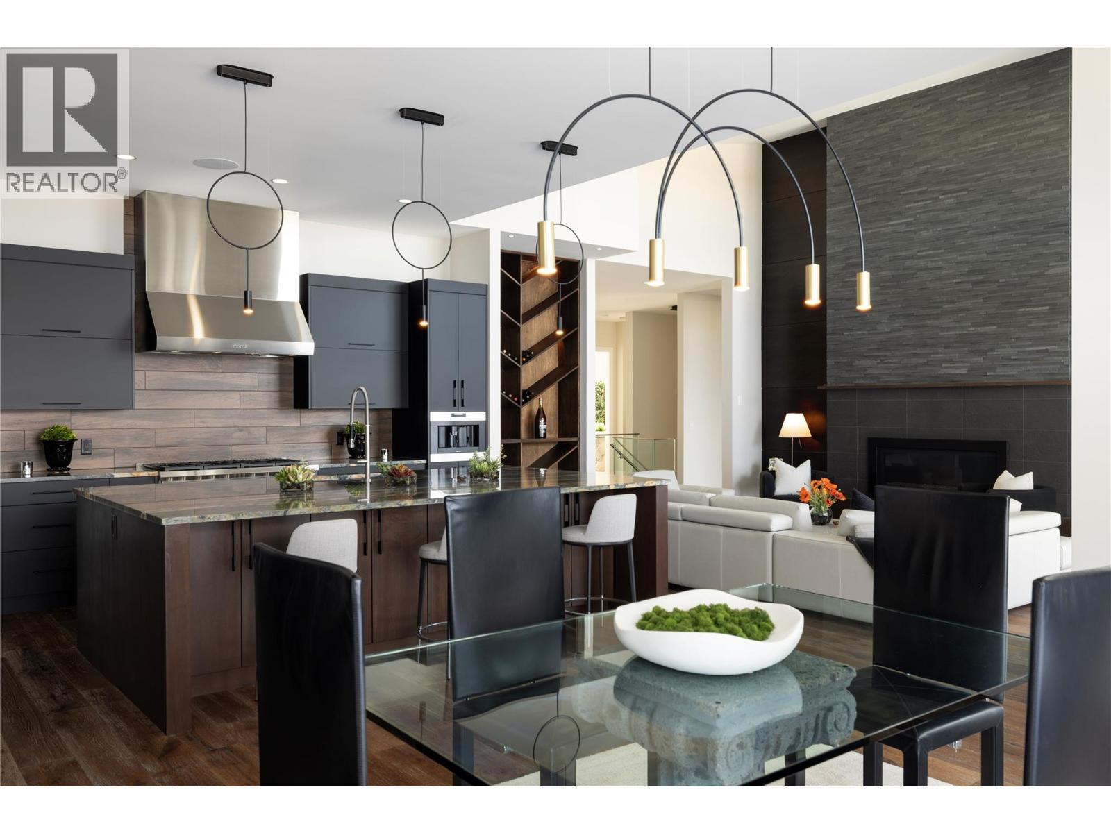 5572 Upper Mission Drive, Kelowna, BC - Indoor