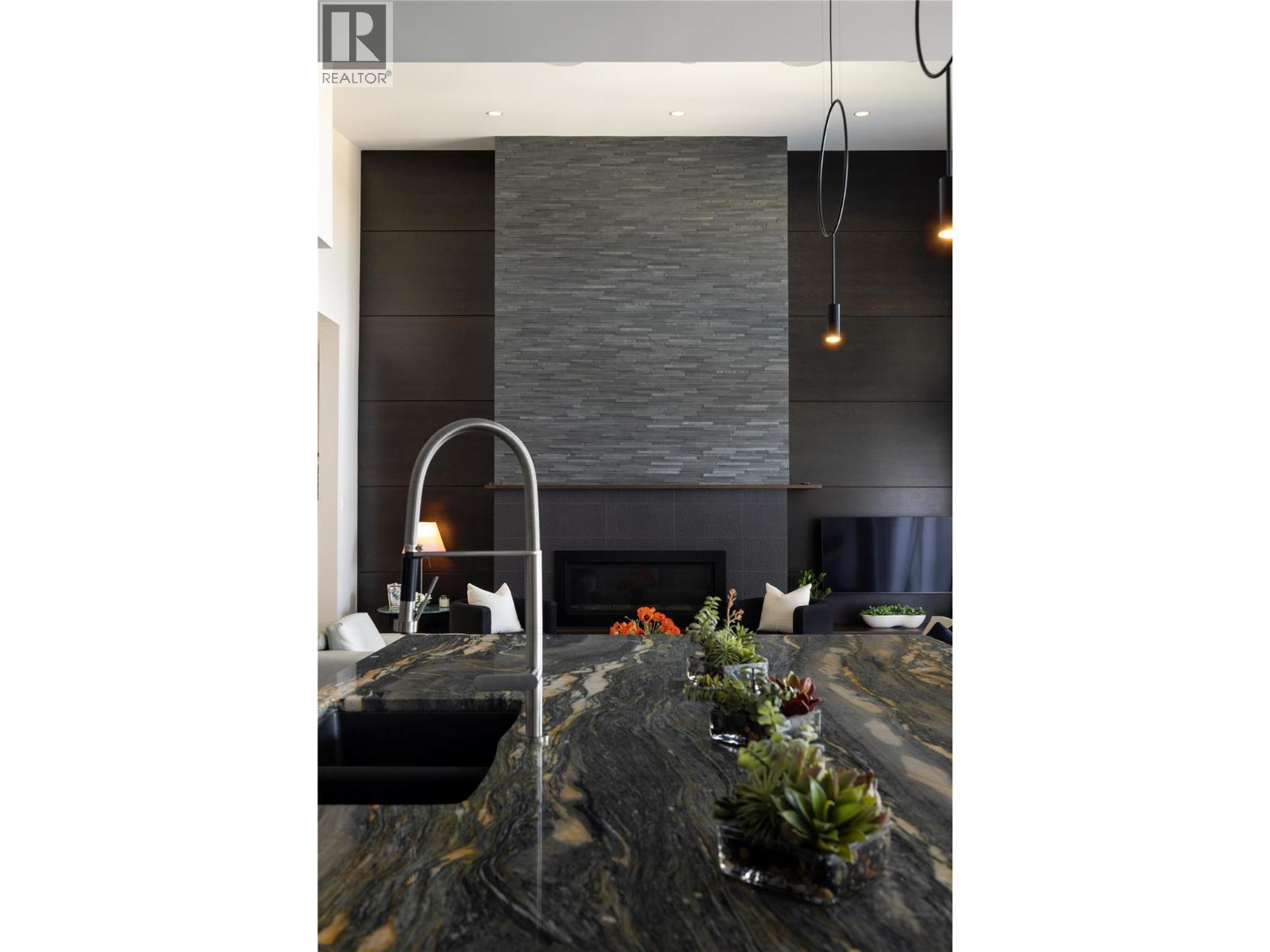 5572 Upper Mission Drive, Kelowna, BC - Indoor With Fireplace